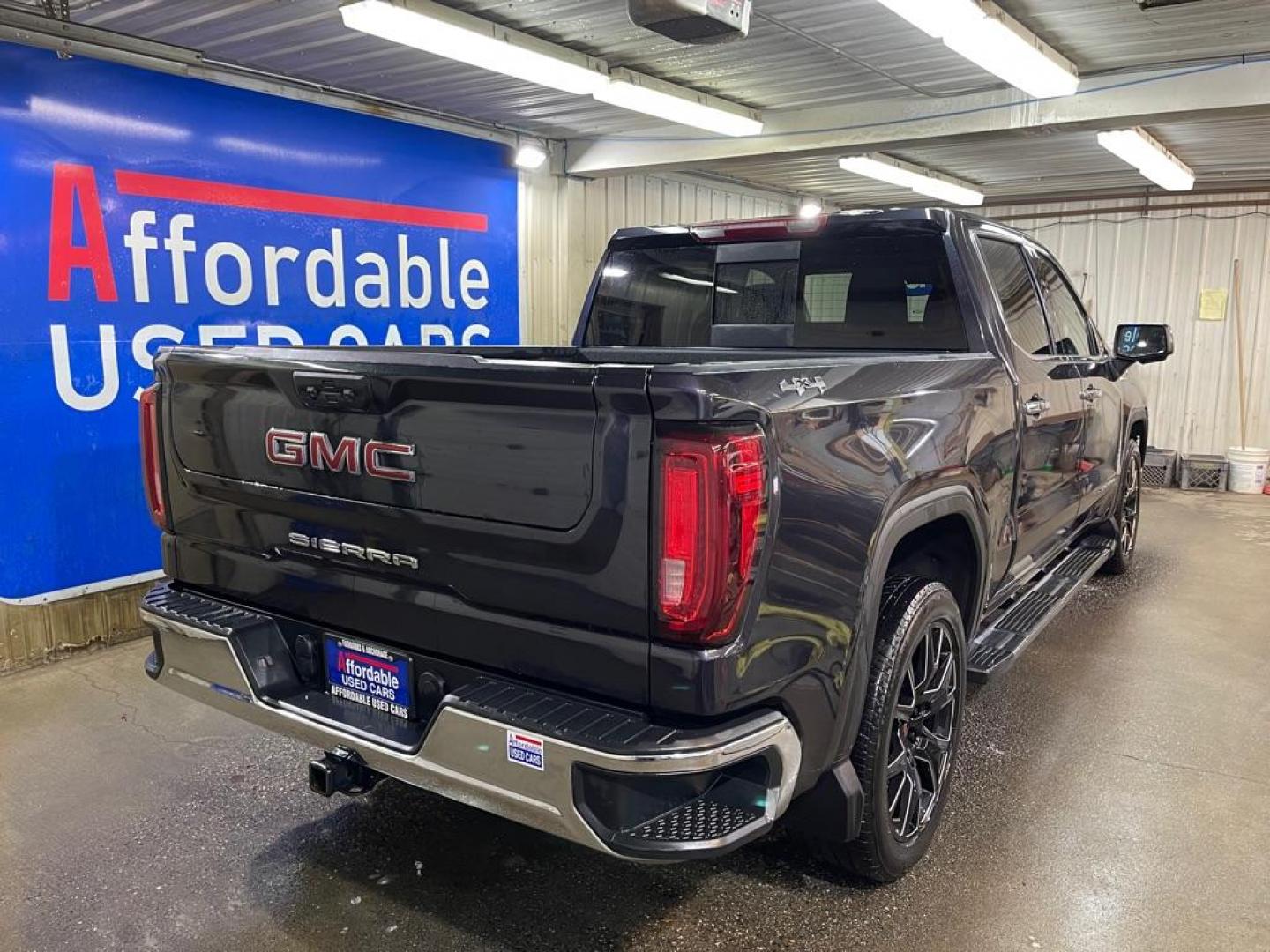 2022 BLUE GMC SIERRA 1500 SLT (3GTUUDED2NG) with an 5.3L engine, Automatic transmission, located at 2525 S. Cushman, Fairbanks, AK, 99701, (907) 452-5707, 64.824036, -147.712311 - Photo#2