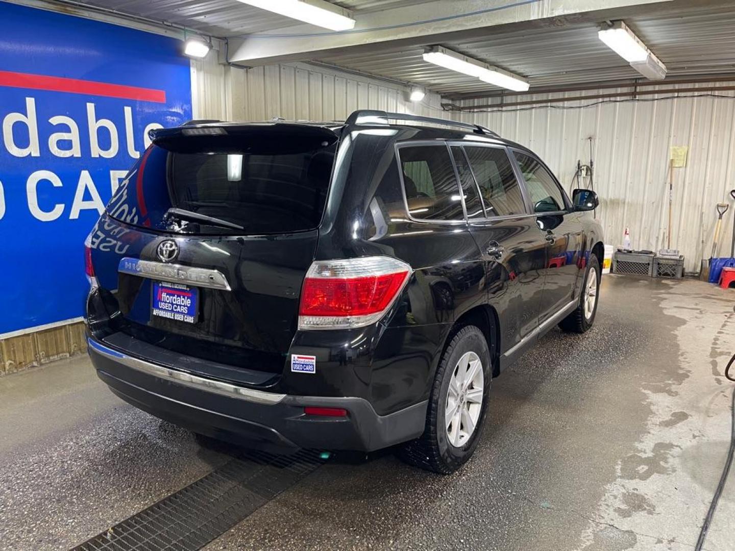 2012 BLACK TOYOTA HIGHLANDER BASE (5TDZK3EH7CS) with an 3.5L engine, Automatic transmission, located at 2525 S. Cushman, Fairbanks, AK, 99701, (907) 452-5707, 64.824036, -147.712311 - Photo#2