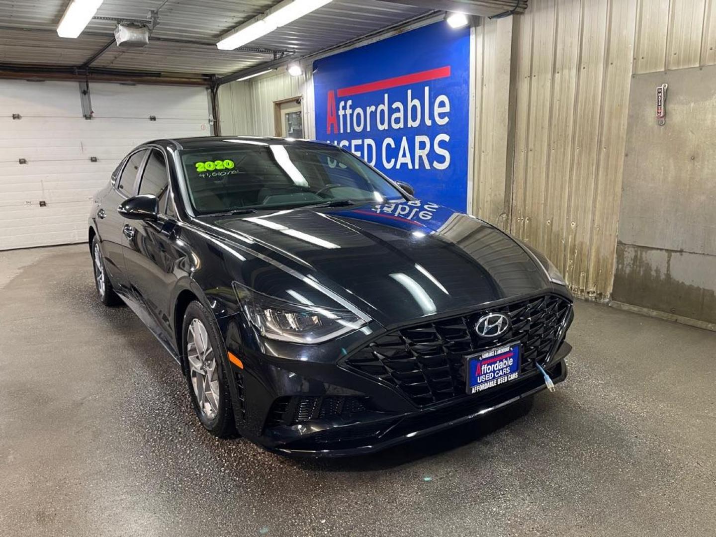 2020 BLACK HYUNDAI SONATA SEL (5NPEF4JA3LH) with an 2.5L engine, Automatic transmission, located at 2525 S. Cushman, Fairbanks, AK, 99701, (907) 452-5707, 64.824036, -147.712311 - Photo#0