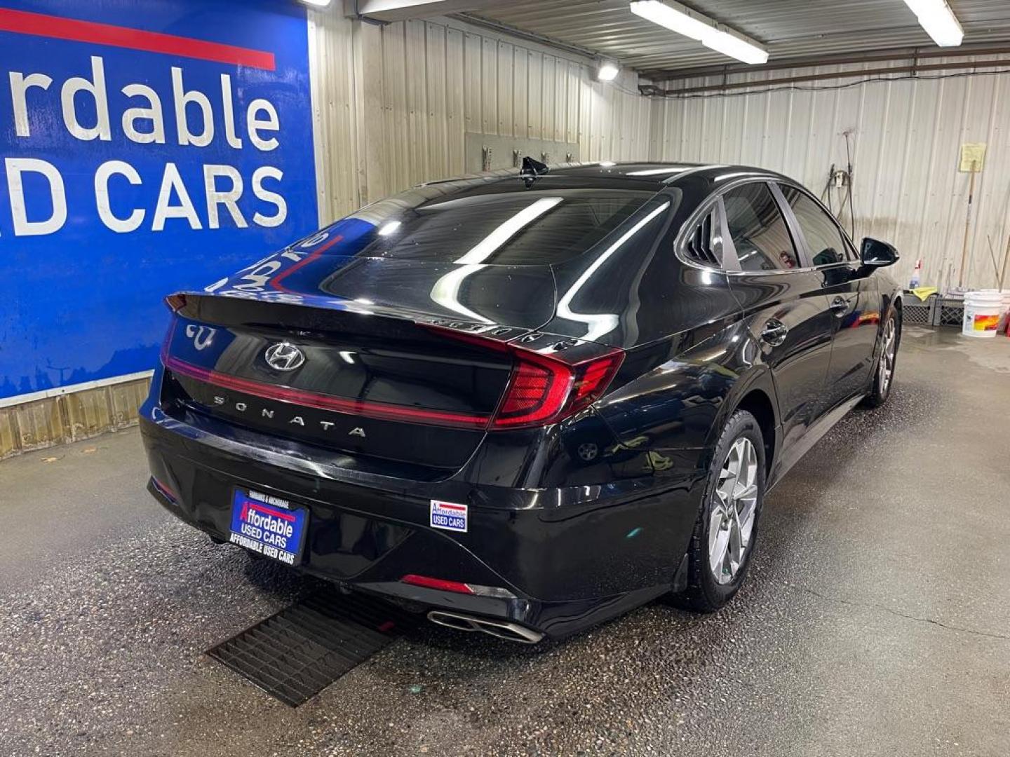 2020 BLACK HYUNDAI SONATA SEL (5NPEF4JA3LH) with an 2.5L engine, Automatic transmission, located at 2525 S. Cushman, Fairbanks, AK, 99701, (907) 452-5707, 64.824036, -147.712311 - Photo#2