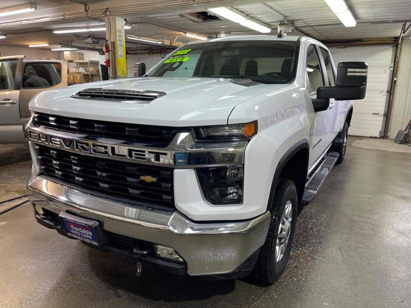 2022 WHITE CHEVROLET SILVERADO 2500 HEAVY DUTY LT (1GC4YNE73NF) with an 6.6L engine, Automatic transmission, located at 2525 S. Cushman, Fairbanks, AK, 99701, (907) 452-5707, 64.824036, -147.712311 - Photo#1