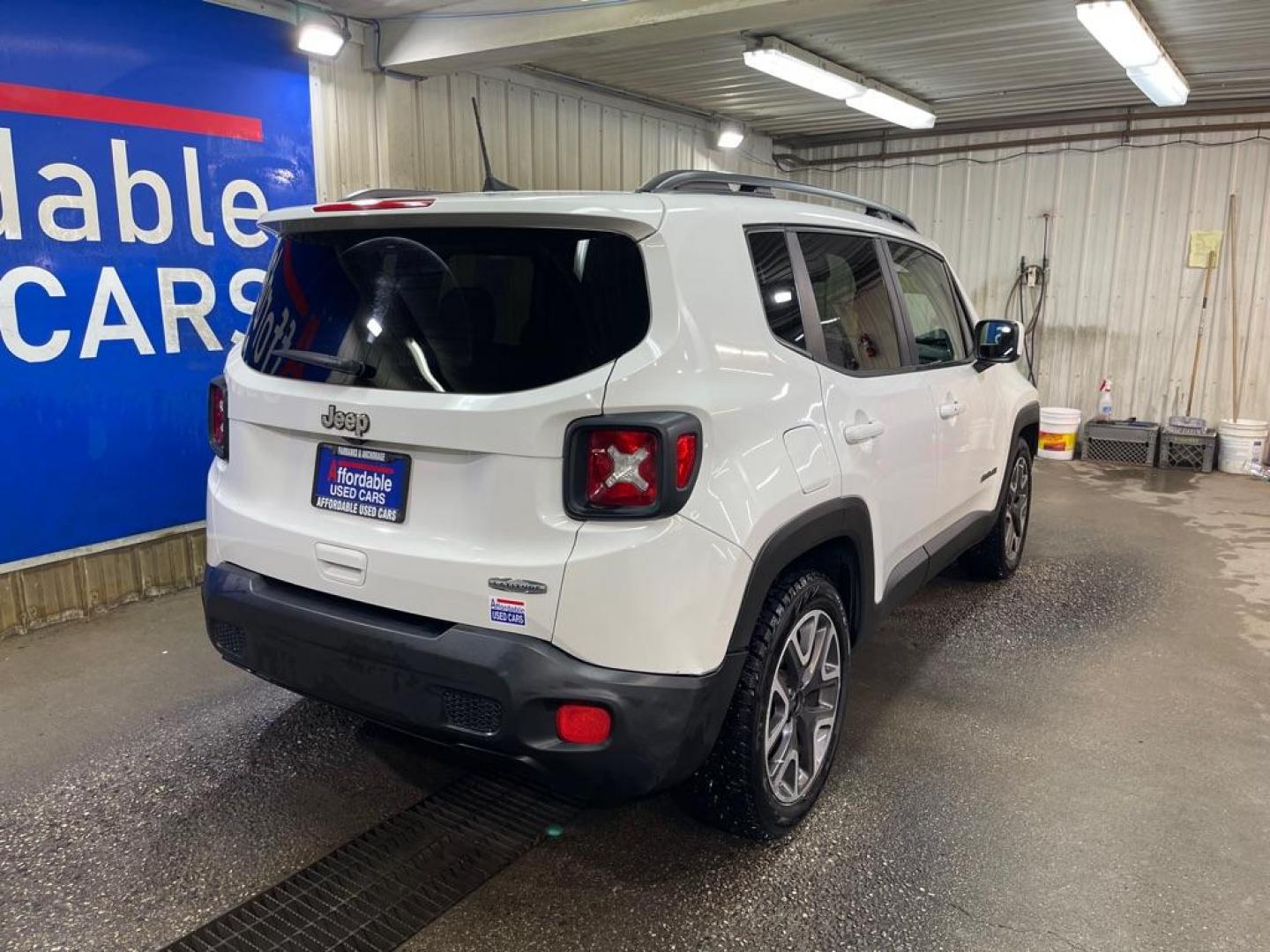 2018 WHITE JEEP RENEGADE LATITUDE (ZACCJABB3JP) with an 2.4L engine, Automatic transmission, located at 2525 S. Cushman, Fairbanks, AK, 99701, (907) 452-5707, 64.824036, -147.712311 - Photo#2