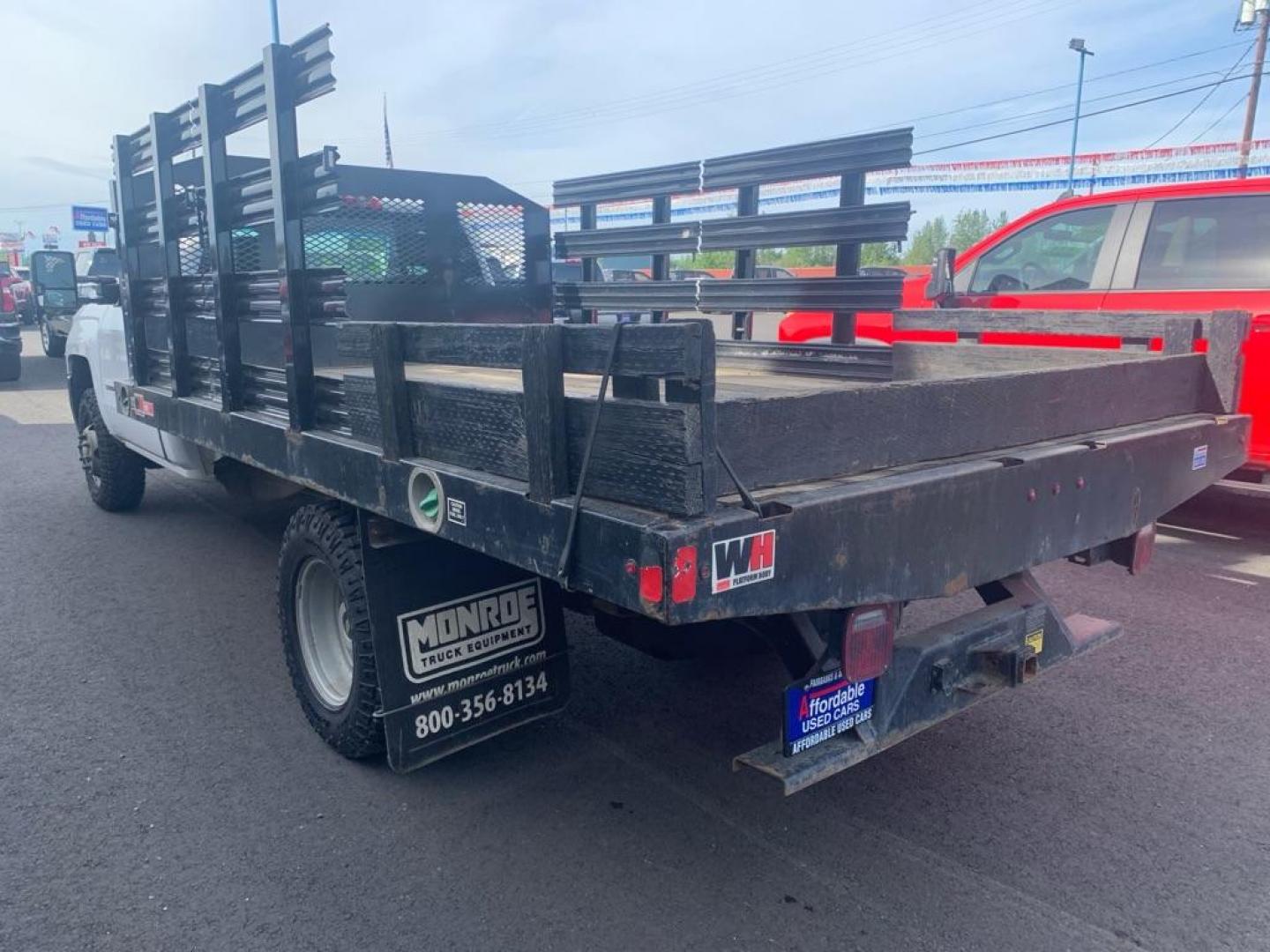 2017 WHITE CHEVROLET SILVERADO 3500 FLAT BED (1GB3KYCYXHF) with an 6.6L engine, Automatic transmission, located at 2525 S. Cushman, Fairbanks, AK, 99701, (907) 452-5707, 64.824036, -147.712311 - Photo#3