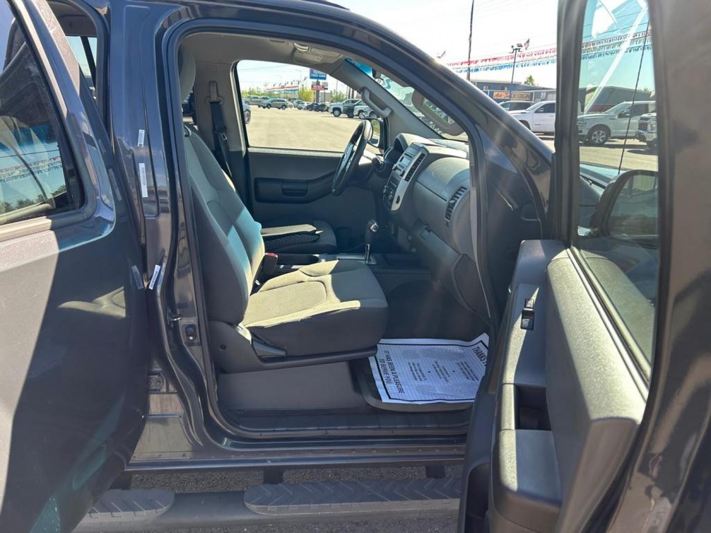 2014 GREY NISSAN XTERRA X (5N1AN0NW5EN) with an 4.0L engine, Automatic transmission, located at 2525 S. Cushman, Fairbanks, AK, 99701, (907) 452-5707, 64.824036, -147.712311 - Photo#4