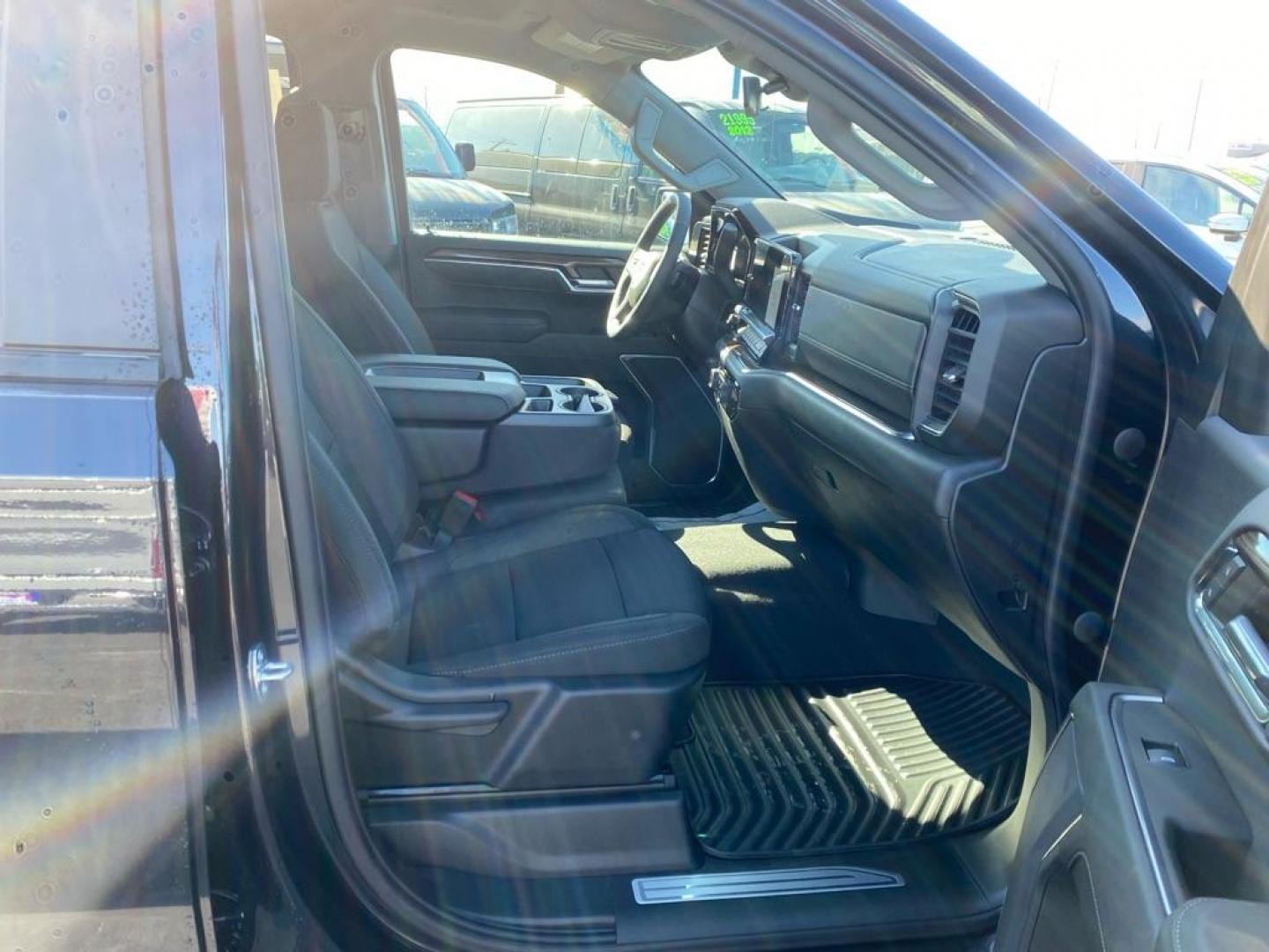 2023 GRAY CHEVROLET SILVERADO 1500 LT (1GCUDDED2PZ) with an 5.3L engine, Automatic transmission, located at 2525 S. Cushman, Fairbanks, AK, 99701, (907) 452-5707, 64.824036, -147.712311 - Photo#4