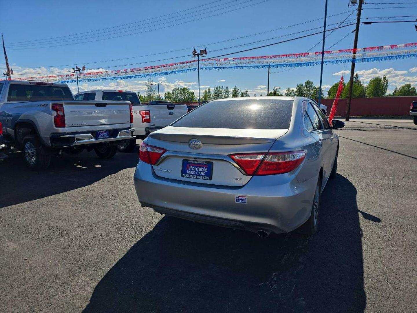 2017 SILVER TOYOTA CAMRY SE (4T1BF1FK4HU) with an 2.5L engine, Automatic transmission, located at 2525 S. Cushman, Fairbanks, AK, 99701, (907) 452-5707, 64.824036, -147.712311 - Photo#2