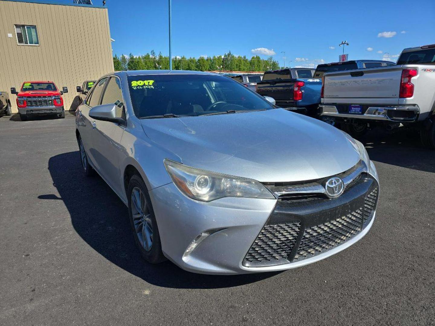 2017 SILVER TOYOTA CAMRY SE (4T1BF1FK4HU) with an 2.5L engine, Automatic transmission, located at 2525 S. Cushman, Fairbanks, AK, 99701, (907) 452-5707, 64.824036, -147.712311 - Photo#4