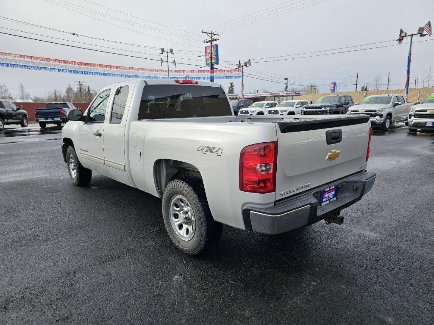 2013 SILVER CHEVROLET SILVERADO 1500 LT (1GCRKSE75DZ) with an 5.3L engine, Automatic transmission, located at 2525 S. Cushman, Fairbanks, AK, 99701, (907) 452-5707, 64.824036, -147.712311 - Photo#2