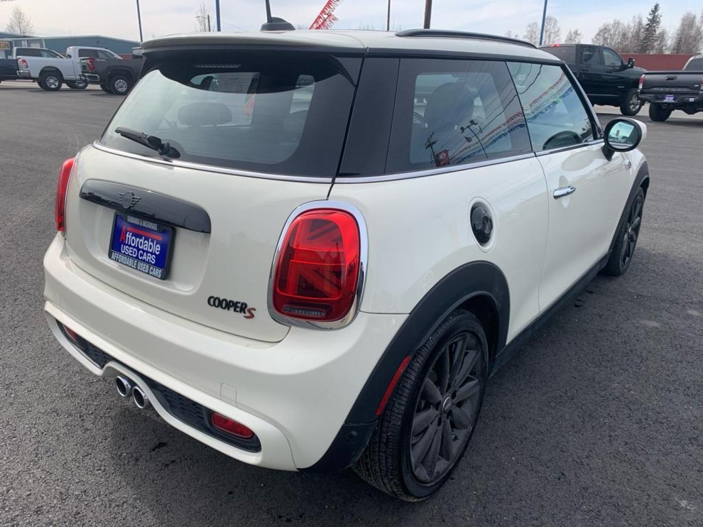 2021 WHITE MINI COOPER S (WMWXR5C07M2) with an 2.0L engine, 6-Speed Manual transmission, located at 2525 S. Cushman, Fairbanks, AK, 99701, (907) 452-5707, 64.824036, -147.712311 - Photo#9