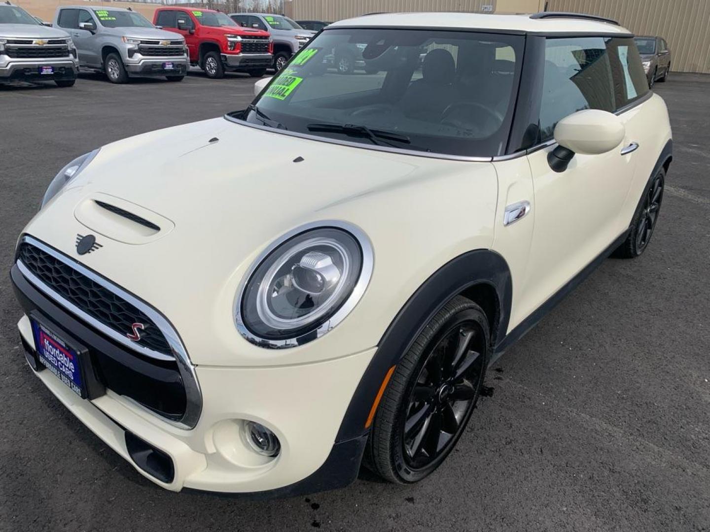 2021 WHITE MINI COOPER S (WMWXR5C07M2) with an 2.0L engine, 6-Speed Manual transmission, located at 2525 S. Cushman, Fairbanks, AK, 99701, (907) 452-5707, 64.824036, -147.712311 - Photo#1