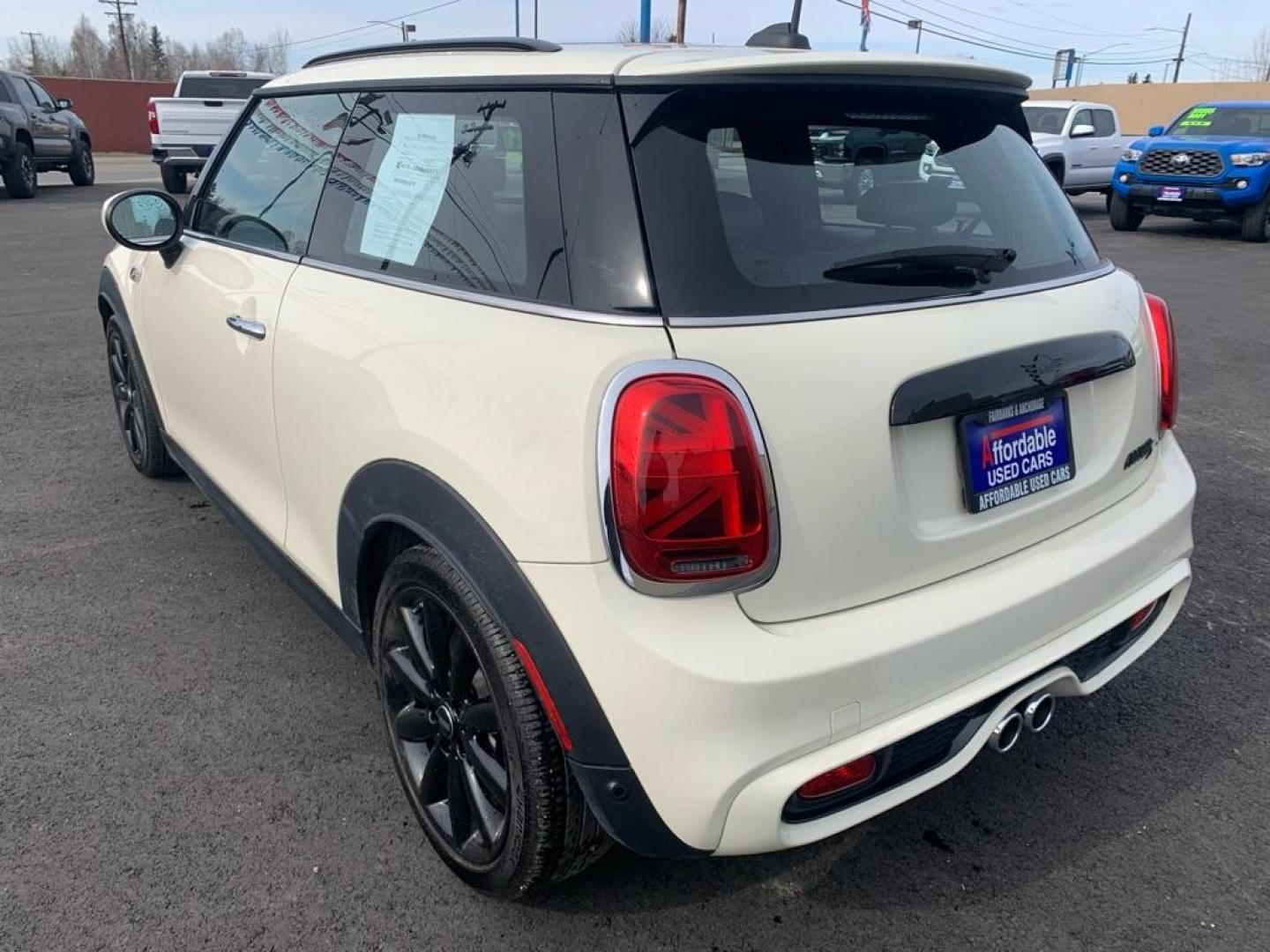 2021 WHITE MINI COOPER S (WMWXR5C07M2) with an 2.0L engine, 6-Speed Manual transmission, located at 2525 S. Cushman, Fairbanks, AK, 99701, (907) 452-5707, 64.824036, -147.712311 - Photo#2