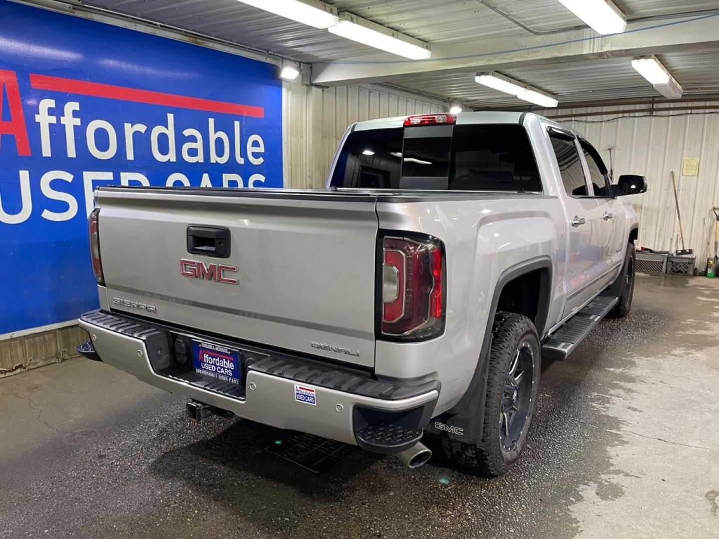 2018 SILVER GMC SIERRA 1500 DENALI (3GTU2PEJ9JG) with an 6.2L engine, Automatic transmission, located at 2525 S. Cushman, Fairbanks, AK, 99701, (907) 452-5707, 64.824036, -147.712311 - Photo#2