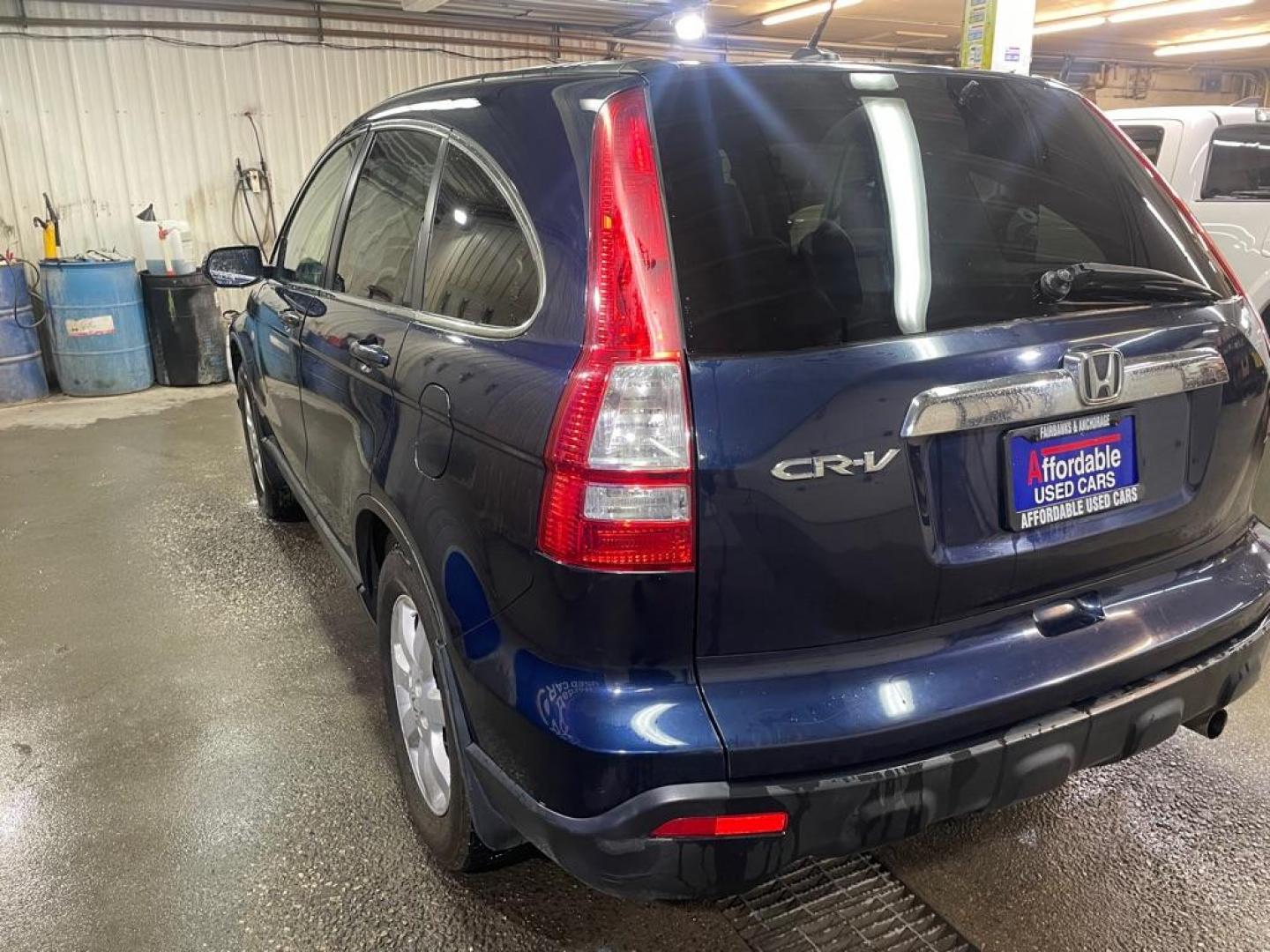 2008 BLUE HONDA CR-V EXL (JHLRE48758C) with an 2.4L engine, Automatic transmission, located at 2525 S. Cushman, Fairbanks, AK, 99701, (907) 452-5707, 64.824036, -147.712311 - Photo#2