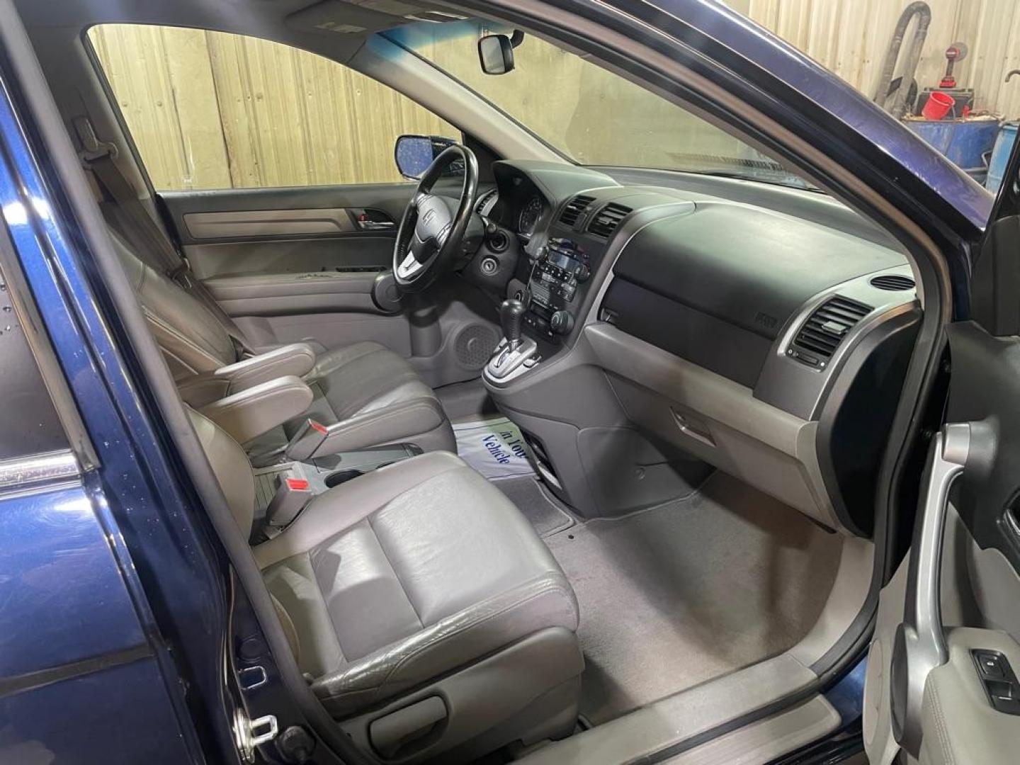 2008 BLUE HONDA CR-V EXL (JHLRE48758C) with an 2.4L engine, Automatic transmission, located at 2525 S. Cushman, Fairbanks, AK, 99701, (907) 452-5707, 64.824036, -147.712311 - Photo#5