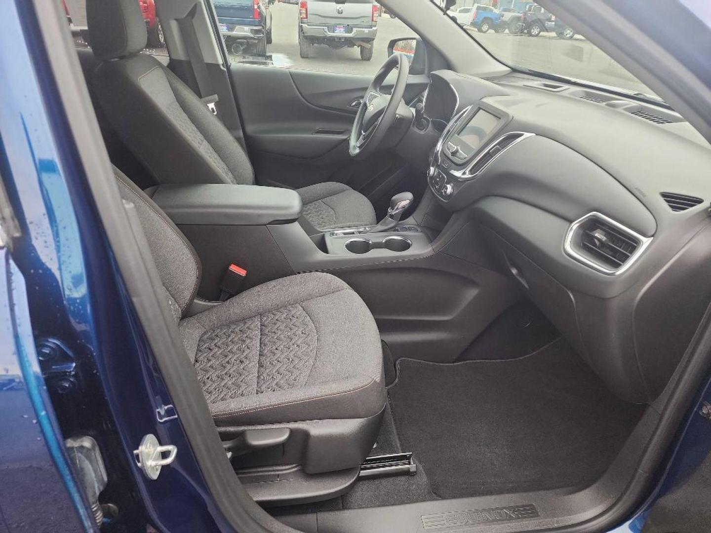 2022 BLUE CHEVROLET EQUINOX LT (3GNAXUEV0NL) with an 1.5L engine, Automatic transmission, located at 2525 S. Cushman, Fairbanks, AK, 99701, (907) 452-5707, 64.824036, -147.712311 - Photo#4