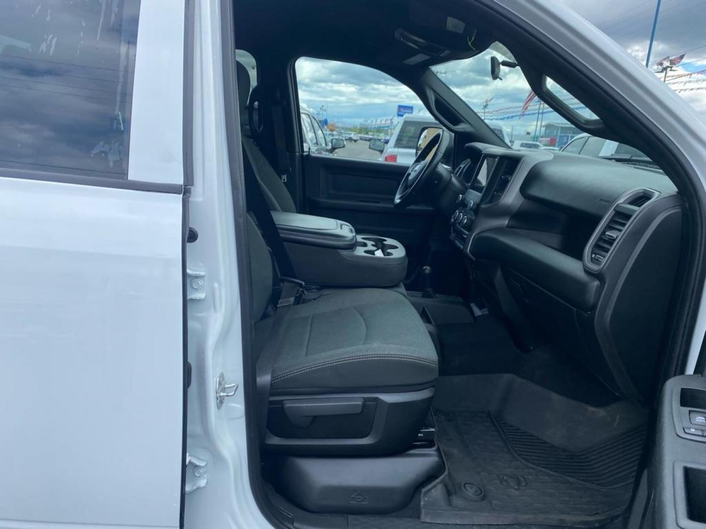 2021 WHITE RAM 3500 TRADESMAN (3C63R3GJ6MG) with an 6.4L engine, Automatic transmission, located at 2525 S. Cushman, Fairbanks, AK, 99701, (907) 452-5707, 64.824036, -147.712311 - Photo#4