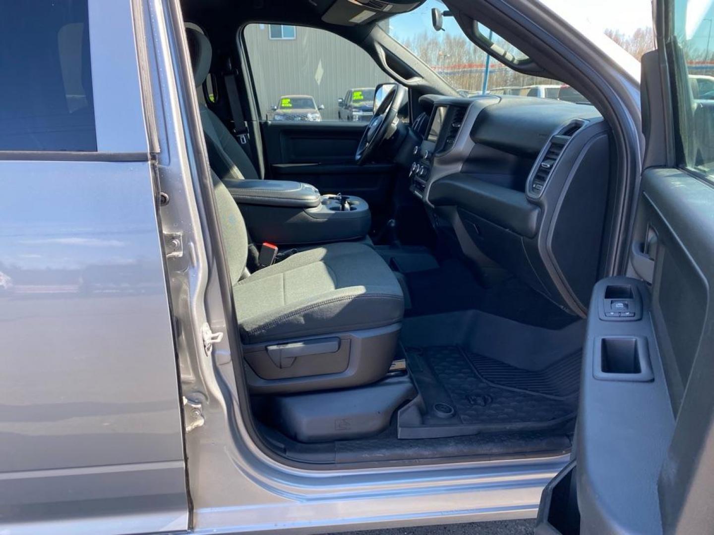 2021 SILVER RAM 2500 TRADESMAN (3C6UR5HJ5MG) with an 6.4L engine, Automatic transmission, located at 2525 S. Cushman, Fairbanks, AK, 99701, (907) 452-5707, 64.824036, -147.712311 - Photo#4