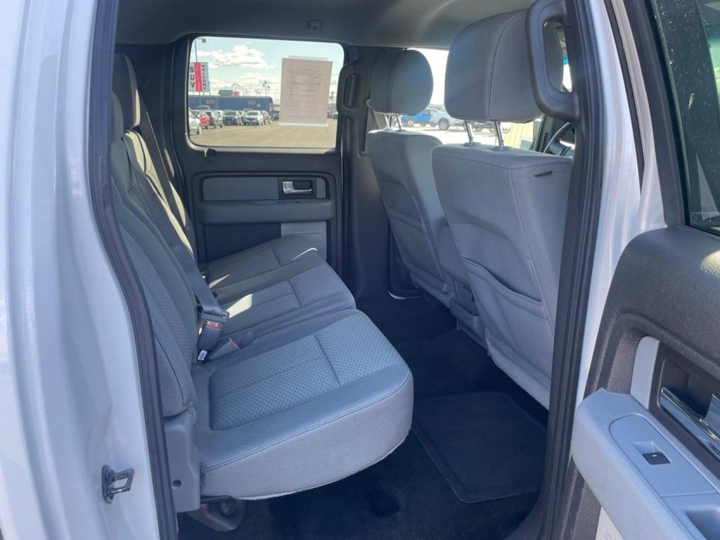 2014 WHITE FORD F150 SUPERCREW (1FTFW1ET2EF) with an 3.5L engine, Automatic transmission, located at 2525 S. Cushman, Fairbanks, AK, 99701, (907) 452-5707, 64.824036, -147.712311 - Photo#4