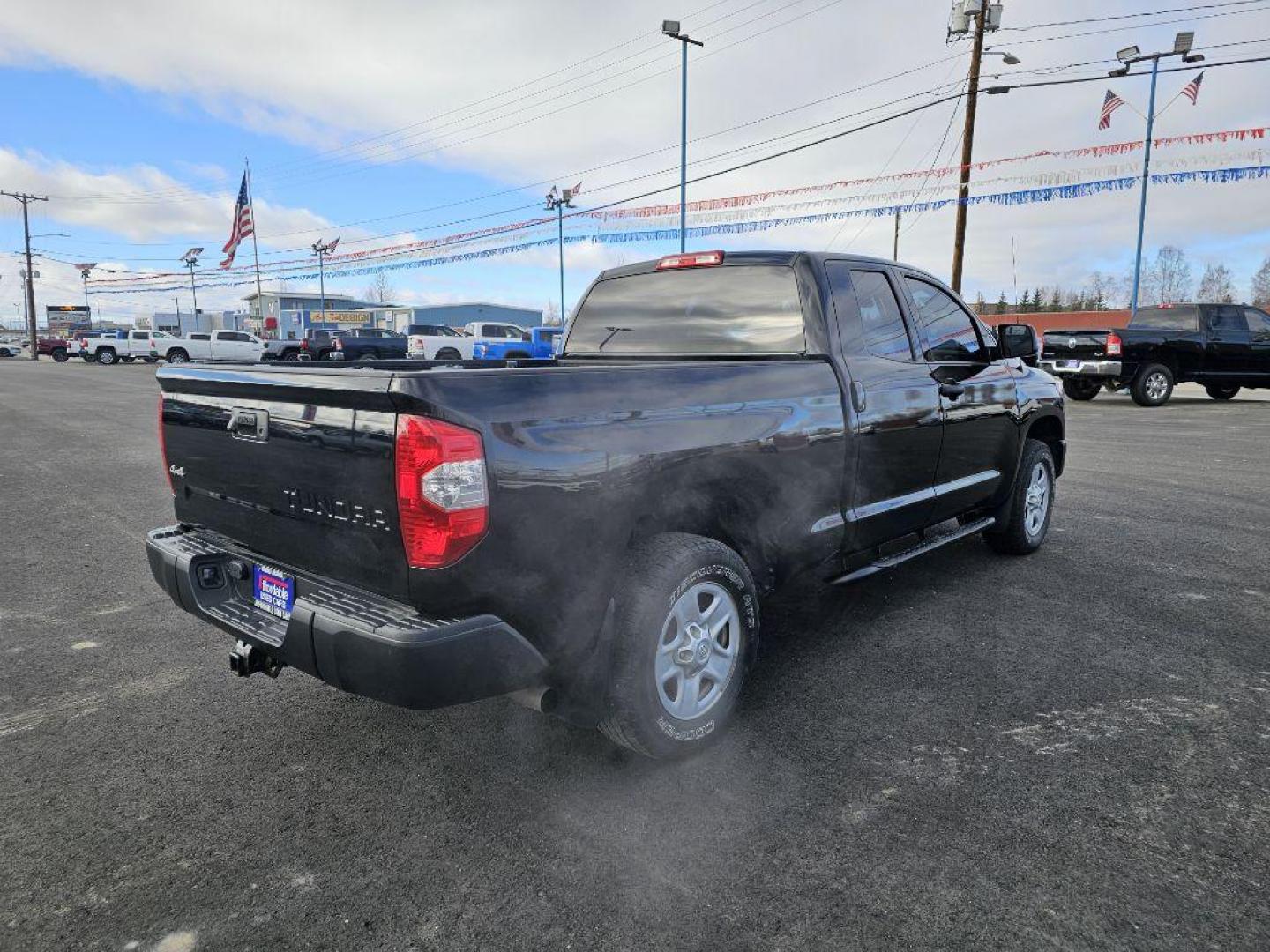 2018 BLACK TOYOTA TUNDRA DOUBLE CAB SR/SR5 (5TFUM5F14JX) with an 4.6L engine, Automatic transmission, located at 2525 S. Cushman, Fairbanks, AK, 99701, (907) 452-5707, 64.824036, -147.712311 - Photo#2