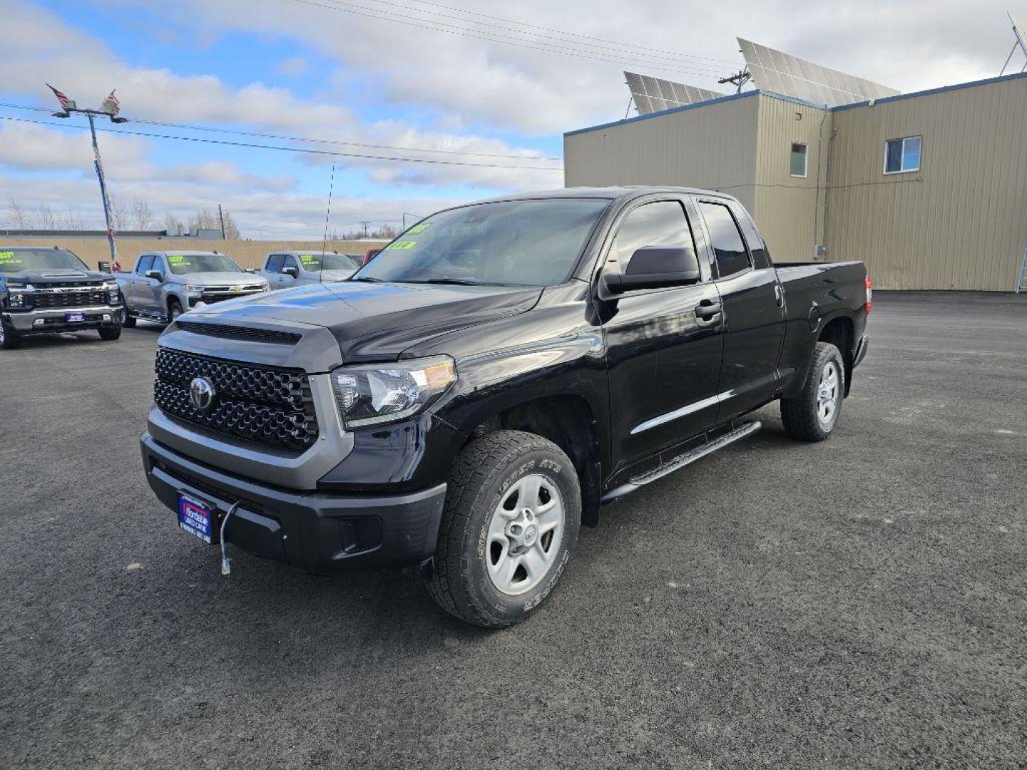 2018 BLACK TOYOTA TUNDRA DOUBLE CAB SR/SR5 (5TFUM5F14JX) with an 4.6L engine, Automatic transmission, located at 2525 S. Cushman, Fairbanks, AK, 99701, (907) 452-5707, 64.824036, -147.712311 - Photo#4