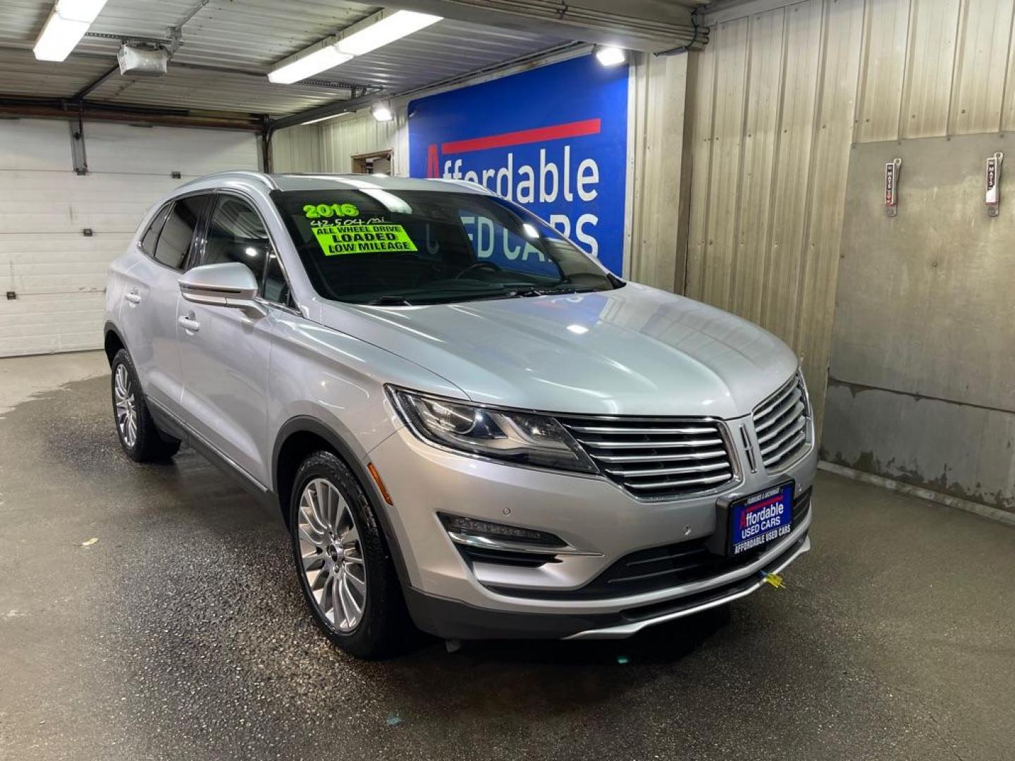 2016 SILVER LINCOLN MKC RESERVE (5LMTJ3DH5GU) with an 2.3L engine, Automatic transmission, located at 2525 S. Cushman, Fairbanks, AK, 99701, (907) 452-5707, 64.824036, -147.712311 - Photo#0