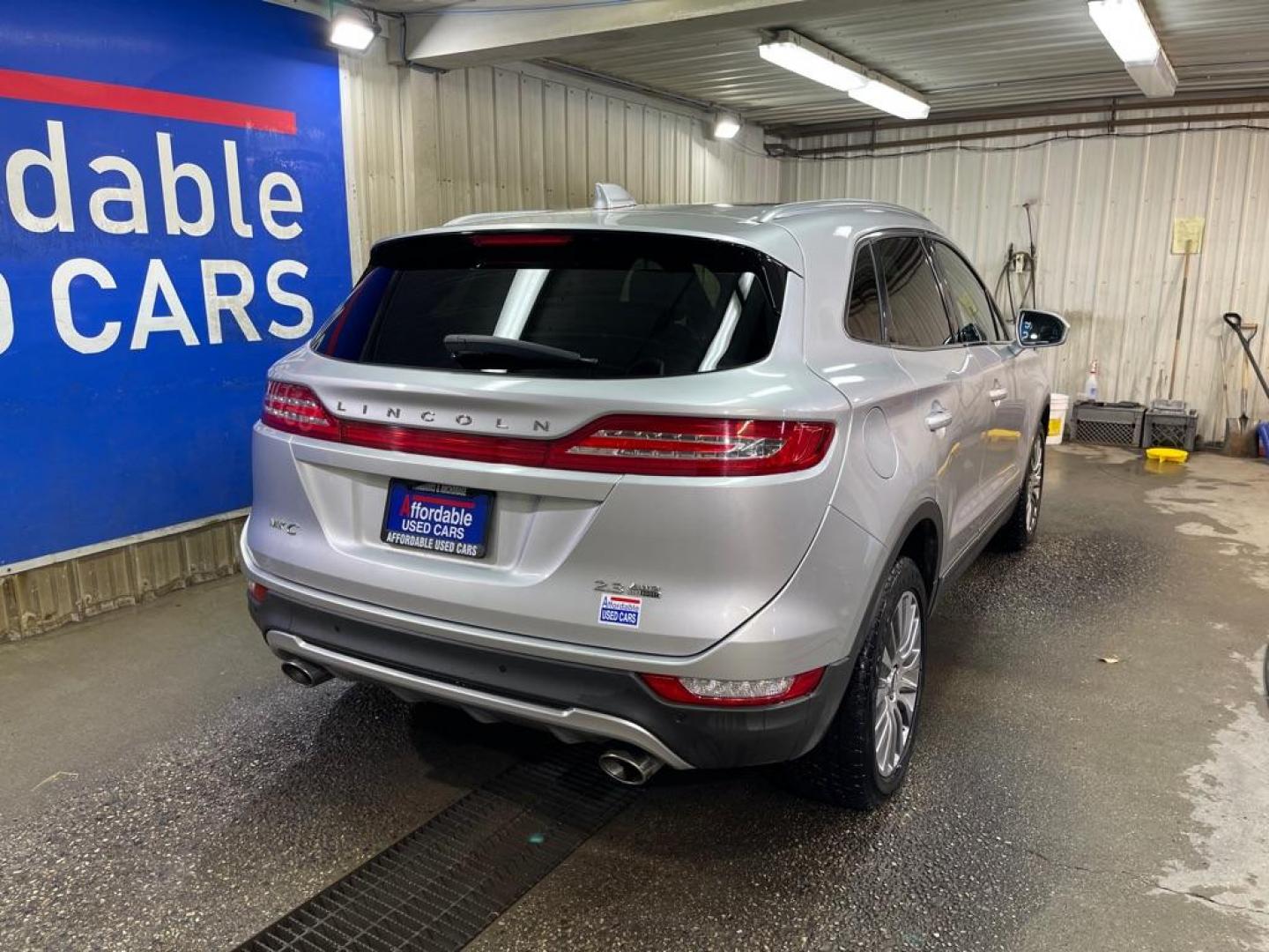 2016 SILVER LINCOLN MKC RESERVE (5LMTJ3DH5GU) with an 2.3L engine, Automatic transmission, located at 2525 S. Cushman, Fairbanks, AK, 99701, (907) 452-5707, 64.824036, -147.712311 - Photo#2