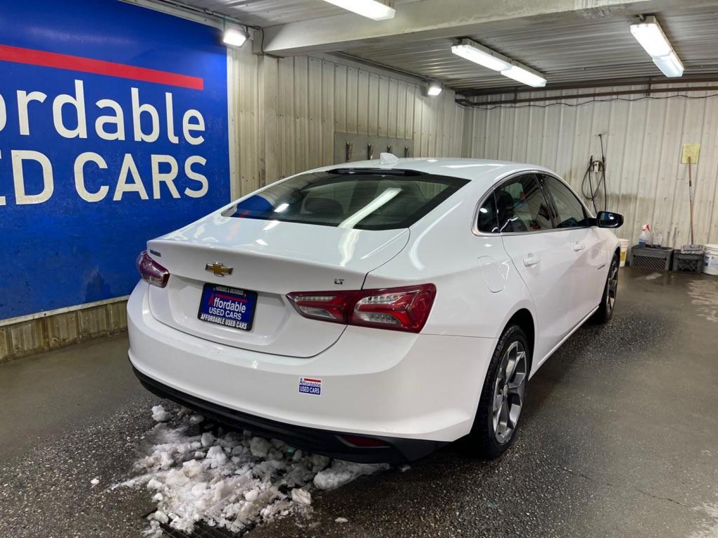 2020 WHITE CHEVROLET MALIBU LT (1G1ZD5ST4LF) with an 1.5L engine, Continuously Variable transmission, located at 2525 S. Cushman, Fairbanks, AK, 99701, (907) 452-5707, 64.824036, -147.712311 - Photo#2