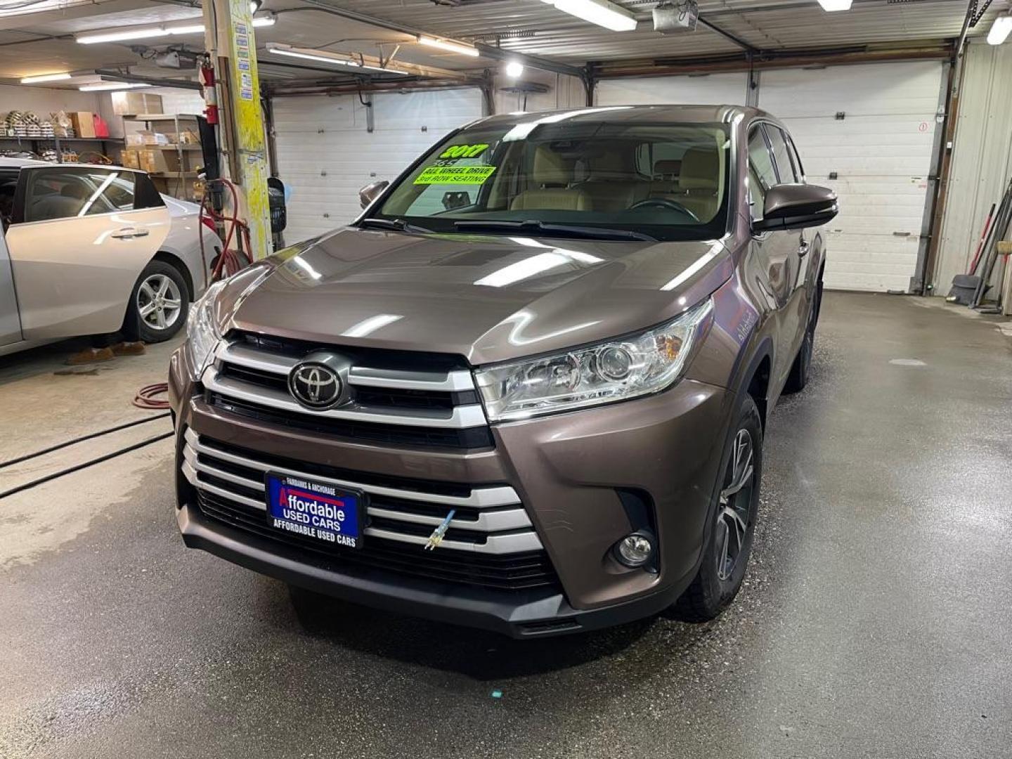 2017 BROWN TOYOTA HIGHLANDER LE (5TDBZRFH9HS) with an 3.5L engine, Automatic transmission, located at 2525 S. Cushman, Fairbanks, AK, 99701, (907) 452-5707, 64.824036, -147.712311 - Photo#1