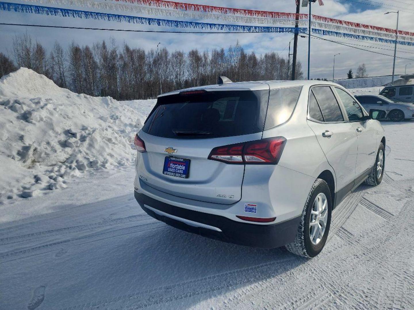 2022 SILVER CHEVROLET EQUINOX LT (3GNAXUEV0NL) with an 1.5L engine, Automatic transmission, located at 2525 S. Cushman, Fairbanks, AK, 99701, (907) 452-5707, 64.824036, -147.712311 - Photo#2