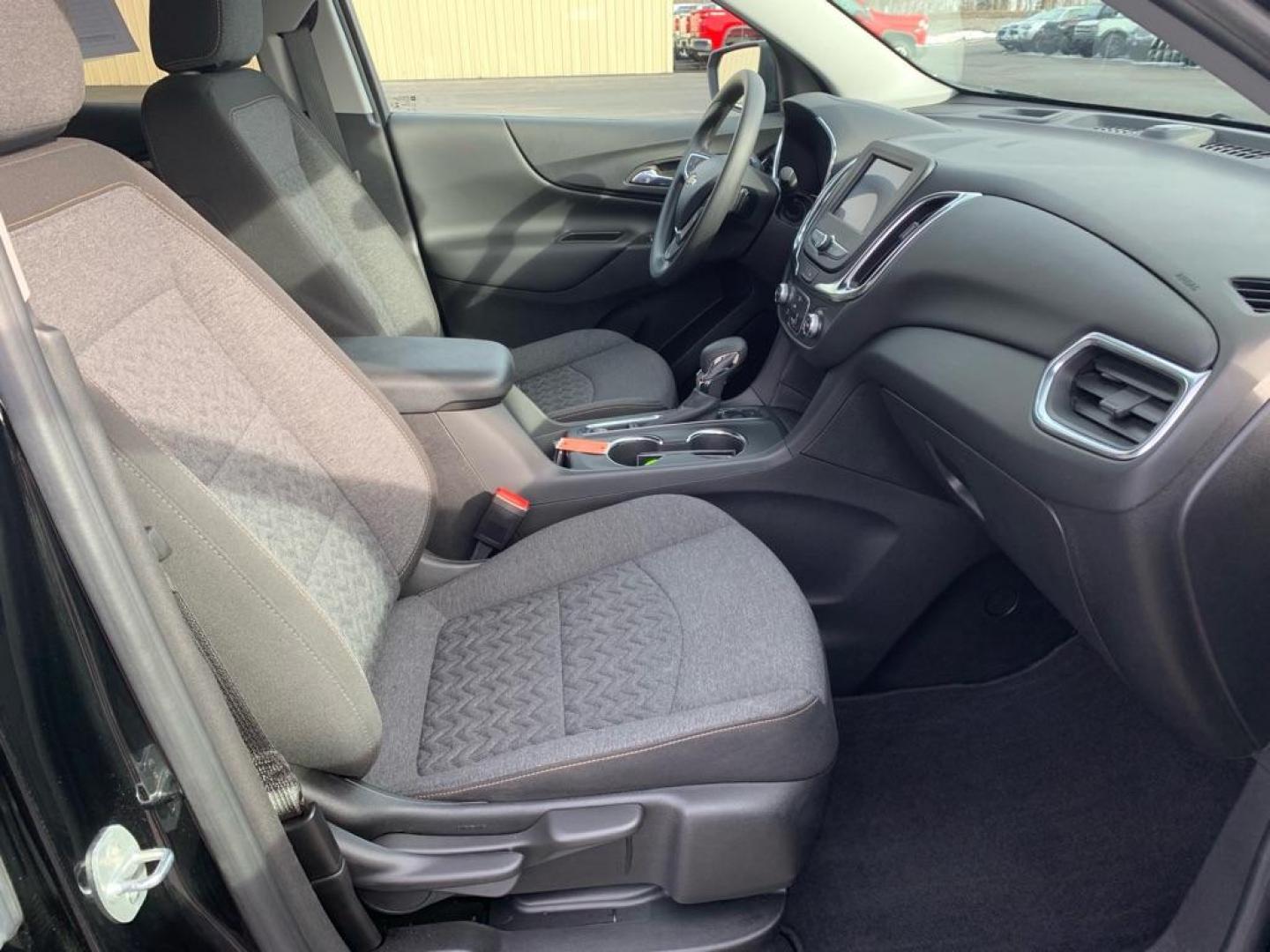 2022 BLACK CHEVROLET EQUINOX LT (3GNAXUEV0NL) with an 1.5L engine, Automatic transmission, located at 2525 S. Cushman, Fairbanks, AK, 99701, (907) 452-5707, 64.824036, -147.712311 - Photo#4