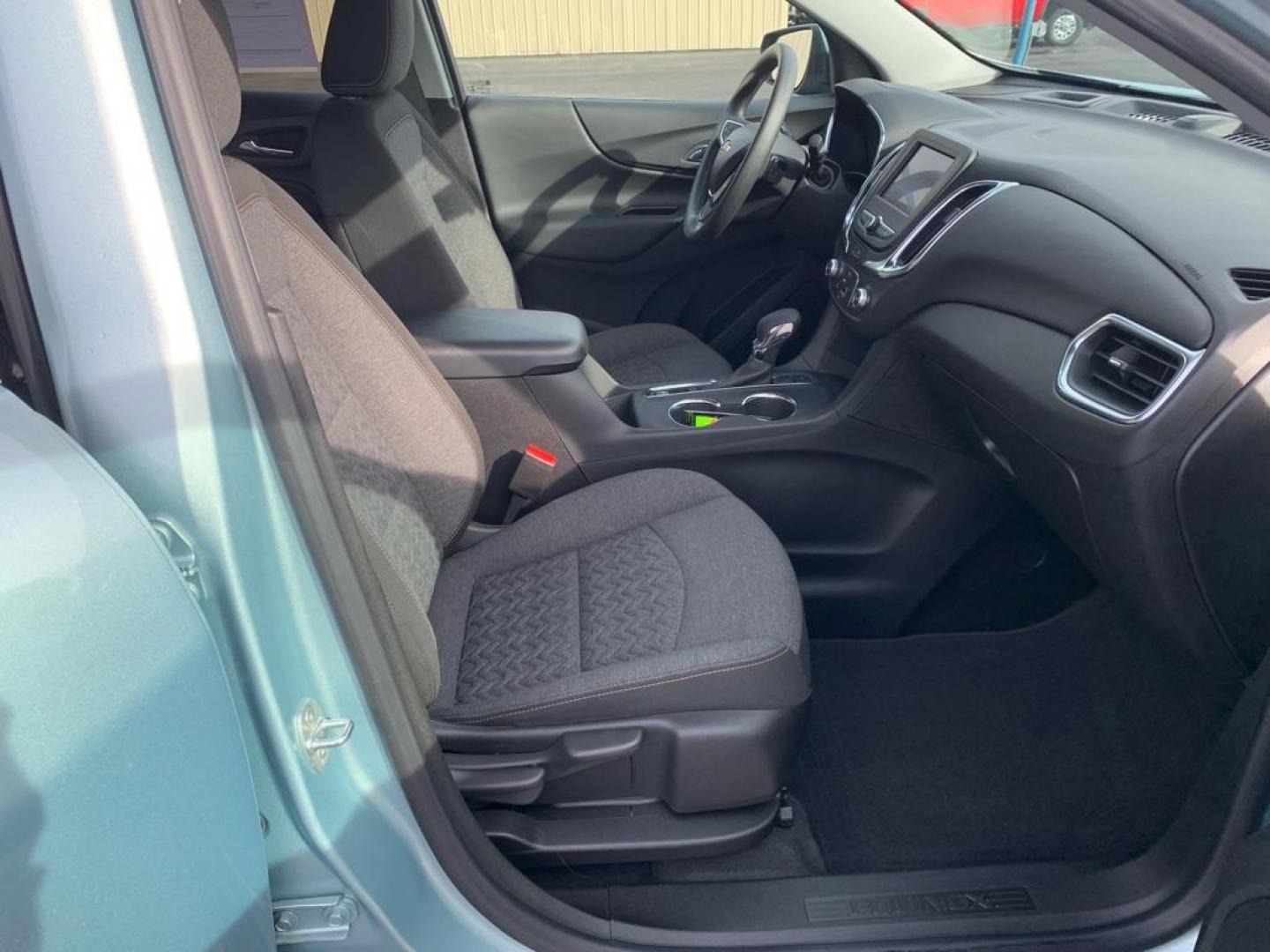 2022 BLUE CHEVROLET EQUINOX LT (2GNAXUEV4N6) with an 1.5L engine, Automatic transmission, located at 2525 S. Cushman, Fairbanks, AK, 99701, (907) 452-5707, 64.824036, -147.712311 - Photo#4