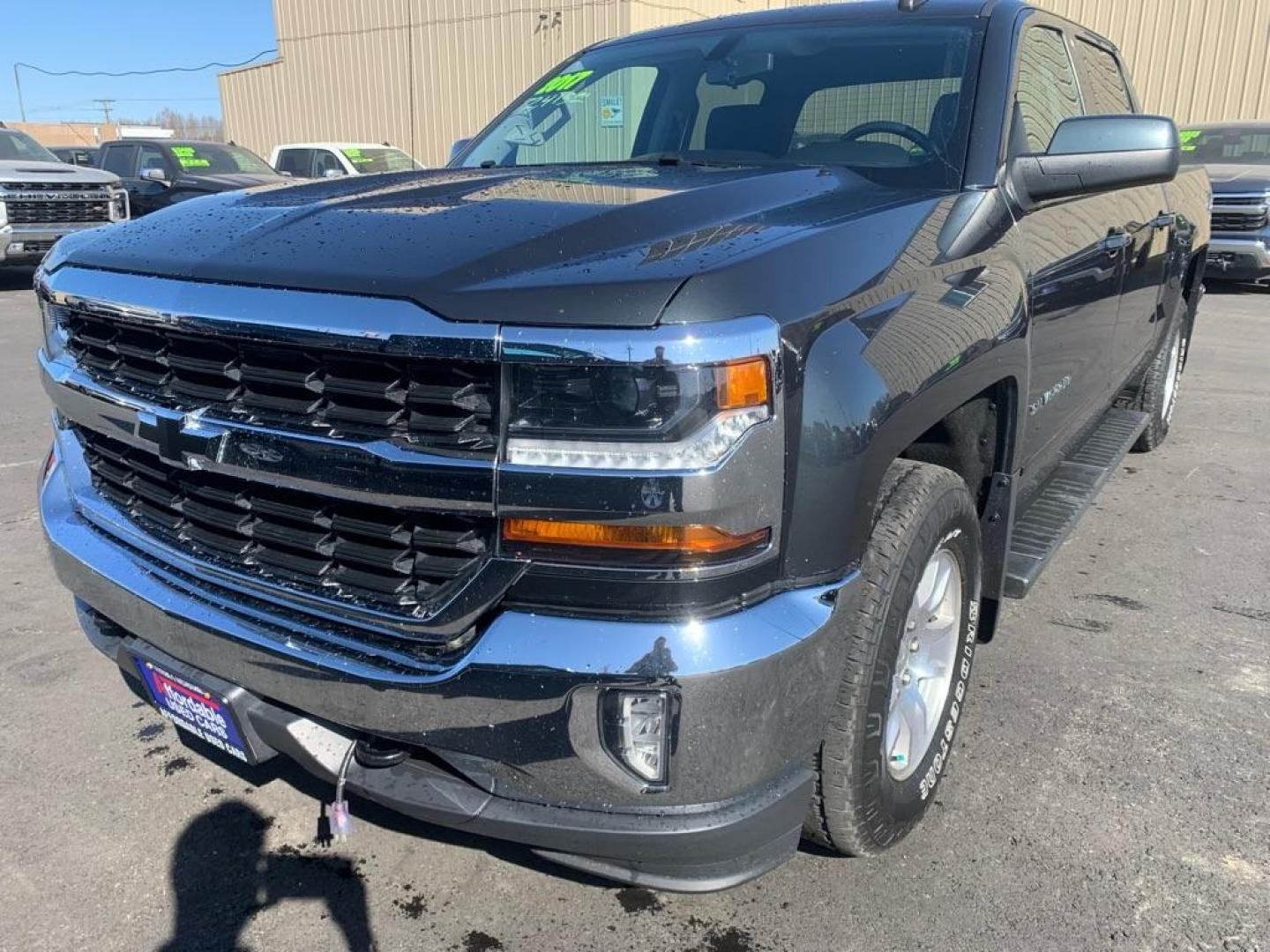 2017 GRAY CHEVROLET SILVERADO 1500 LT (3GCUKREC9HG) with an 5.3L engine, Automatic transmission, located at 2525 S. Cushman, Fairbanks, AK, 99701, (907) 452-5707, 64.824036, -147.712311 - Photo#1