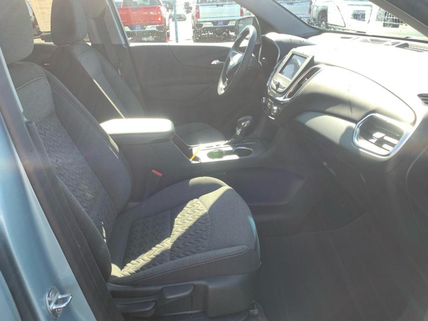 2022 BLUE CHEVROLET EQUINOX LT (2GNAXUEV9N6) with an 1.5L engine, Automatic transmission, located at 2525 S. Cushman, Fairbanks, AK, 99701, (907) 452-5707, 64.824036, -147.712311 - Photo#4