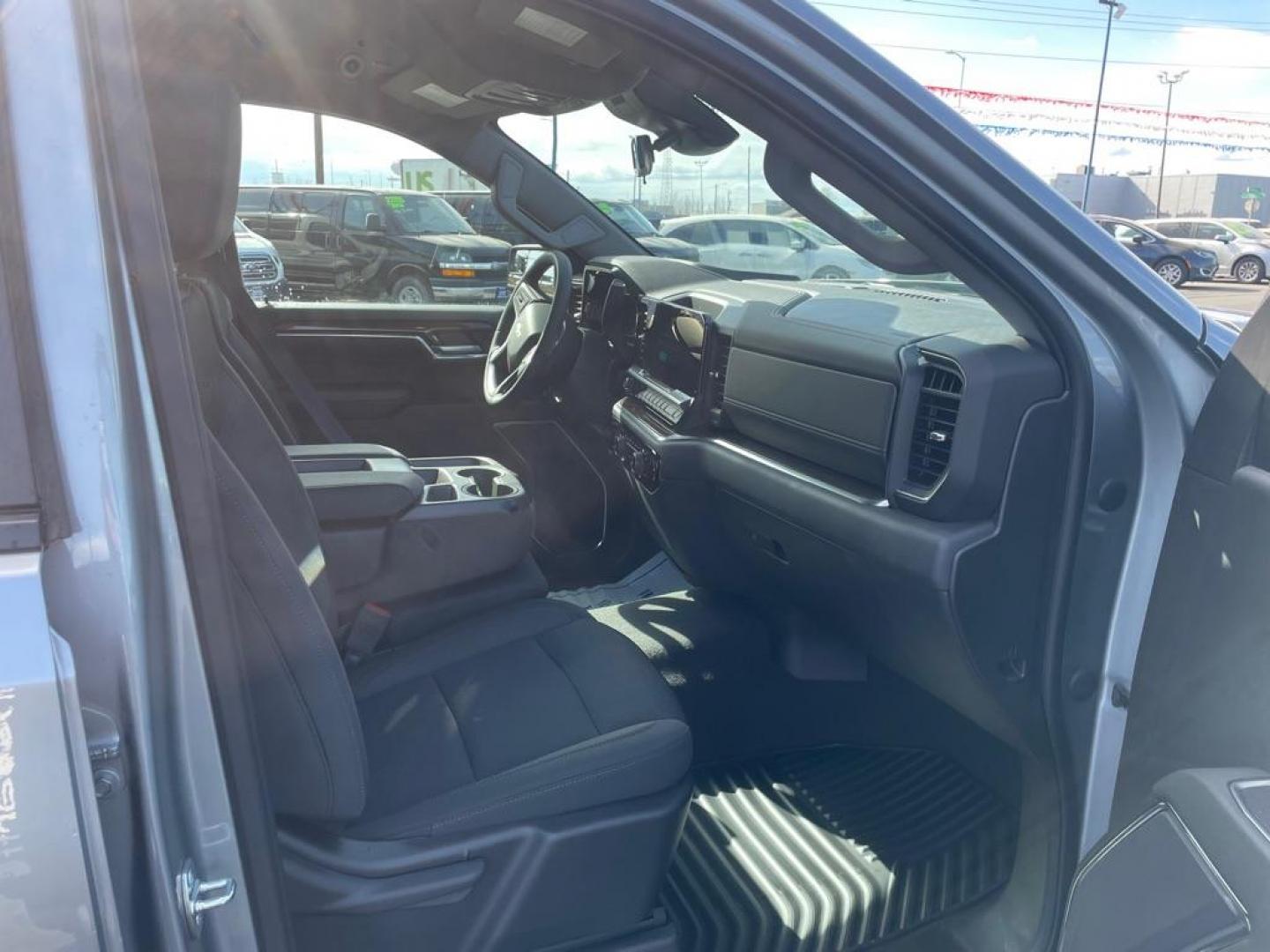 2023 GRAY CHEVROLET SILVERADO 1500 LT (3GCUDDED6PG) with an 5.3L engine, Automatic transmission, located at 2525 S. Cushman, Fairbanks, AK, 99701, (907) 452-5707, 64.824036, -147.712311 - Photo#5