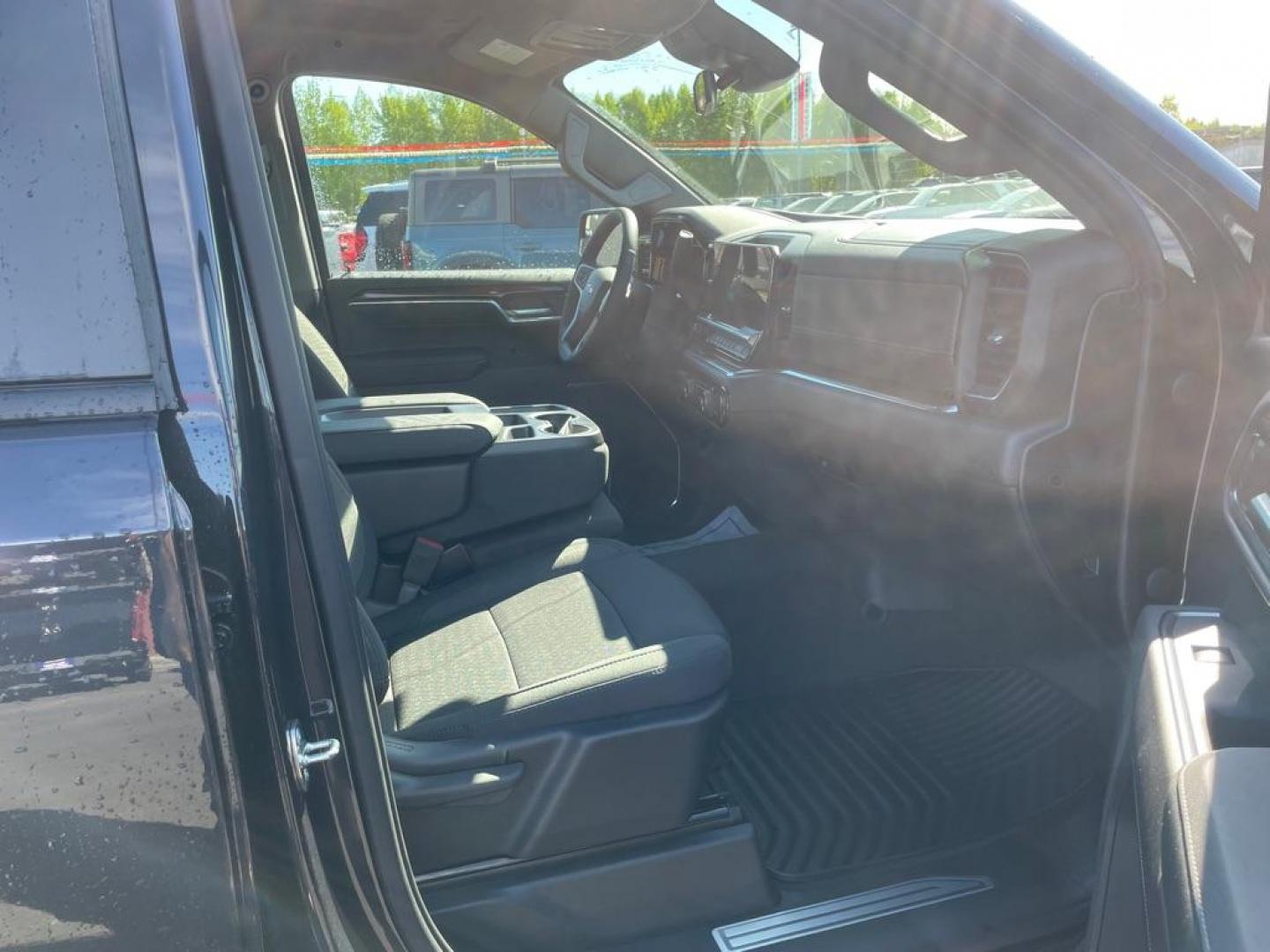 2023 BLACK CHEVROLET SILVERADO 1500 LT (1GCUDDED9PZ) with an 5.3L engine, Automatic transmission, located at 2525 S. Cushman, Fairbanks, AK, 99701, (907) 452-5707, 64.824036, -147.712311 - Photo#5