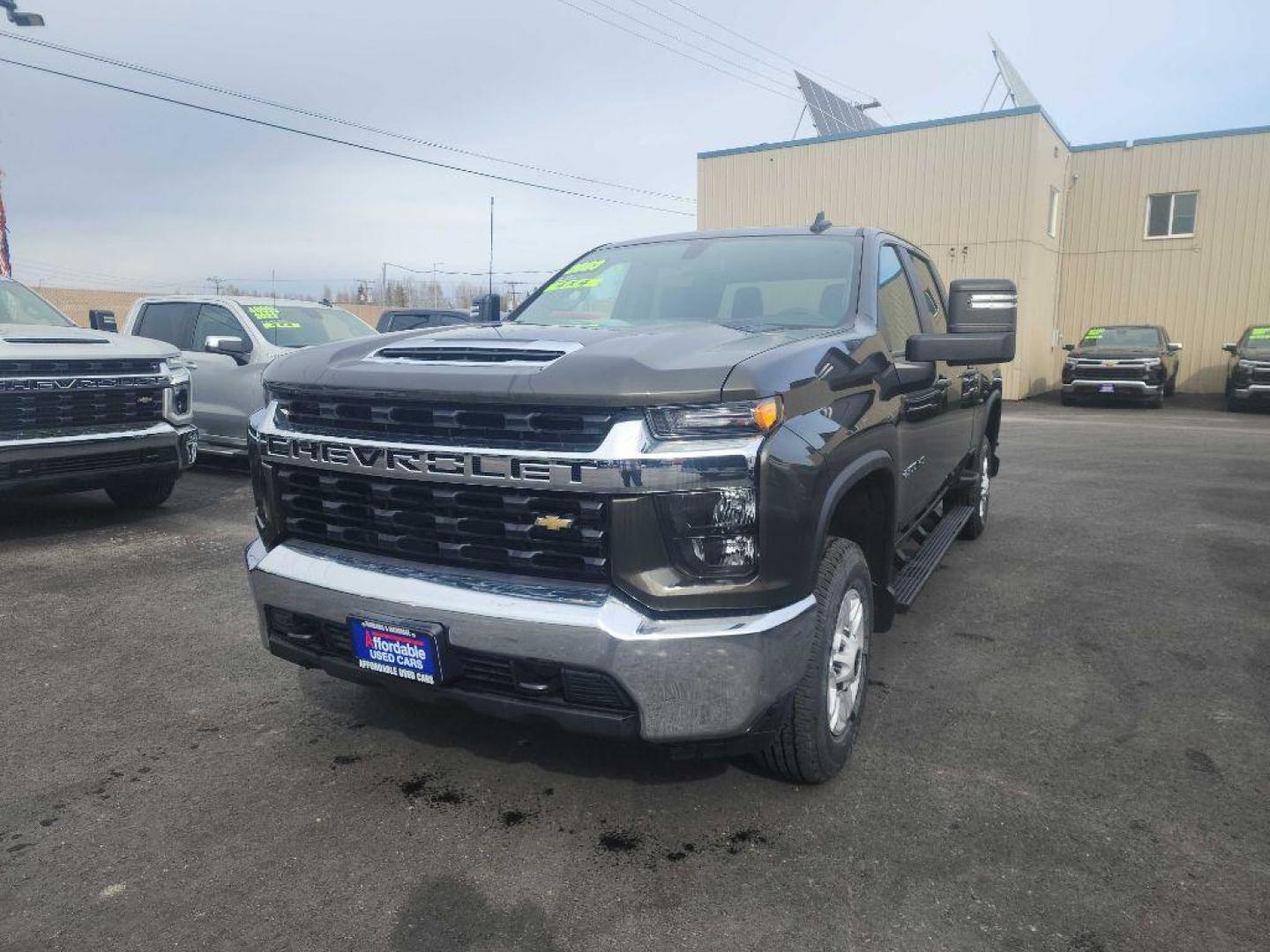 2023 GREEN CHEVROLET SILVERADO 2500 HEAVY DUTY LT (2GC4YNE74P1) with an 6.6L engine, Automatic transmission, located at 2525 S. Cushman, Fairbanks, AK, 99701, (907) 452-5707, 64.824036, -147.712311 - Photo#4