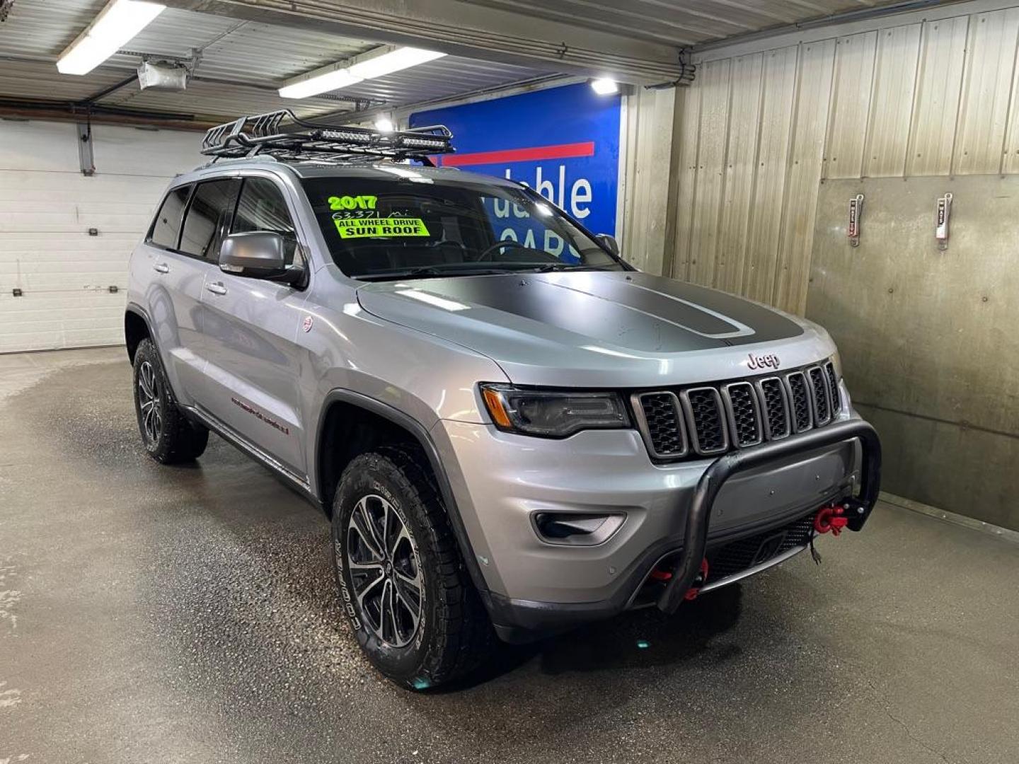 2017 SILVER JEEP GRAND CHEROKEE TRAILHAWK (1C4RJFLG0HC) with an 3.6L engine, Automatic transmission, located at 2525 S. Cushman, Fairbanks, AK, 99701, (907) 452-5707, 64.824036, -147.712311 - Photo#0