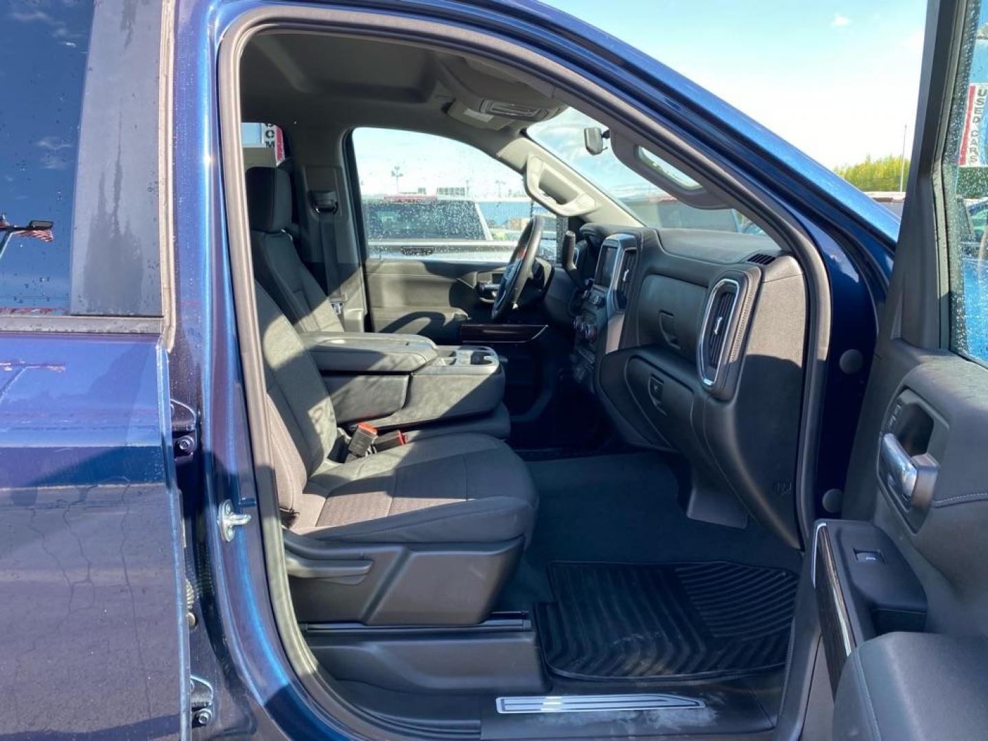 2023 BLUE CHEVROLET SILVERADO 2500 HEAVY DUTY LT (2GC4YNE79P1) with an 6.6L engine, Automatic transmission, located at 2525 S. Cushman, Fairbanks, AK, 99701, (907) 452-5707, 64.824036, -147.712311 - Photo#4