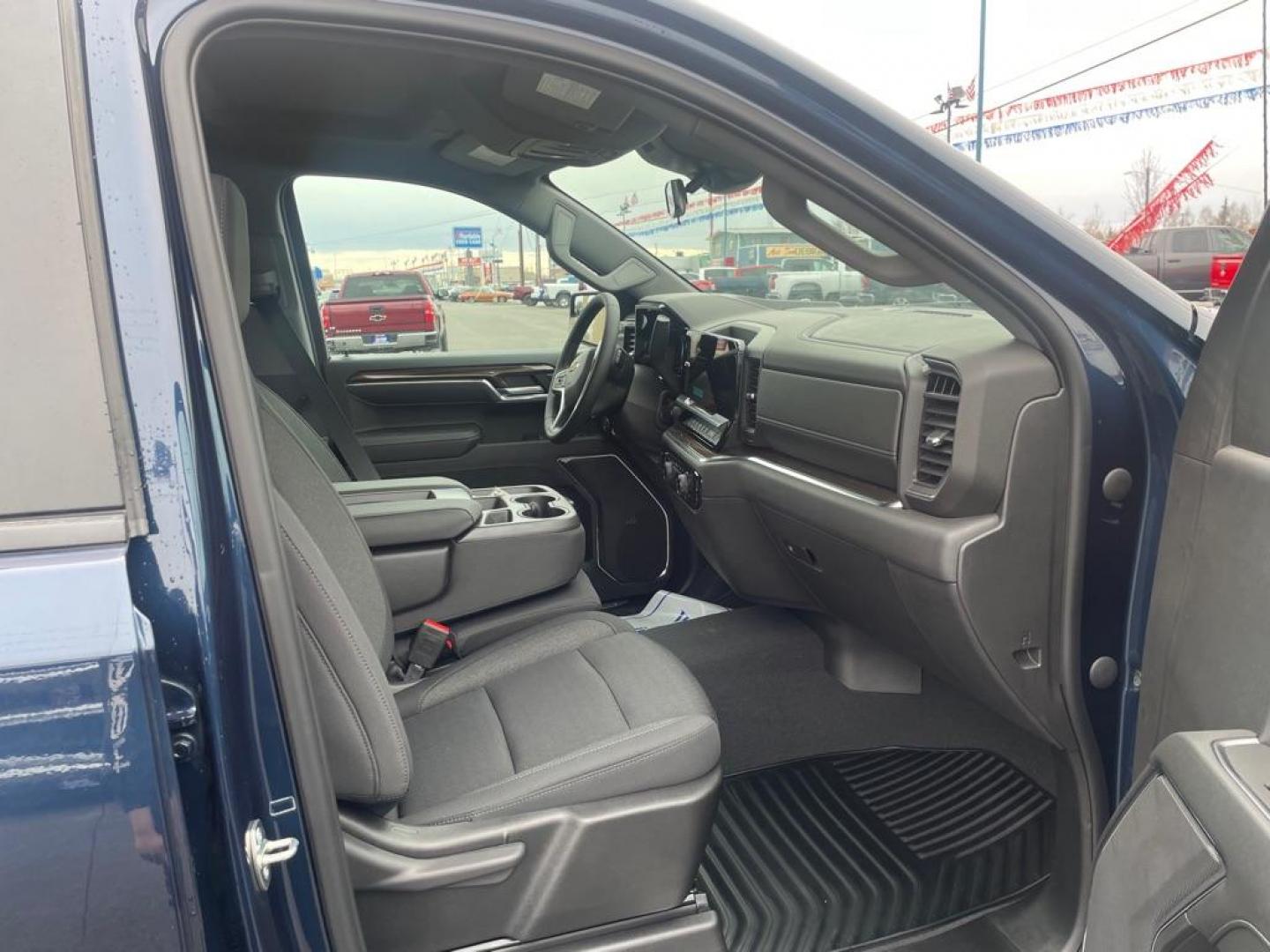 2023 BLUE CHEVROLET SILVERADO 1500 LT (3GCUDDED5PG) with an 5.3L engine, Automatic transmission, located at 2525 S. Cushman, Fairbanks, AK, 99701, (907) 452-5707, 64.824036, -147.712311 - Photo#5