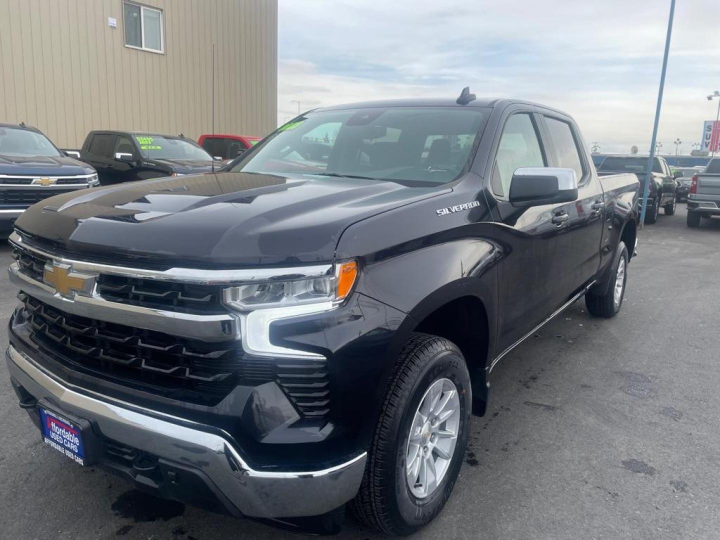 2023 GRAY CHEVROLET SILVERADO 1500 LT (3GCUDDED8PG) with an 5.3L engine, Automatic transmission, located at 2525 S. Cushman, Fairbanks, AK, 99701, (907) 452-5707, 64.824036, -147.712311 - Photo#1