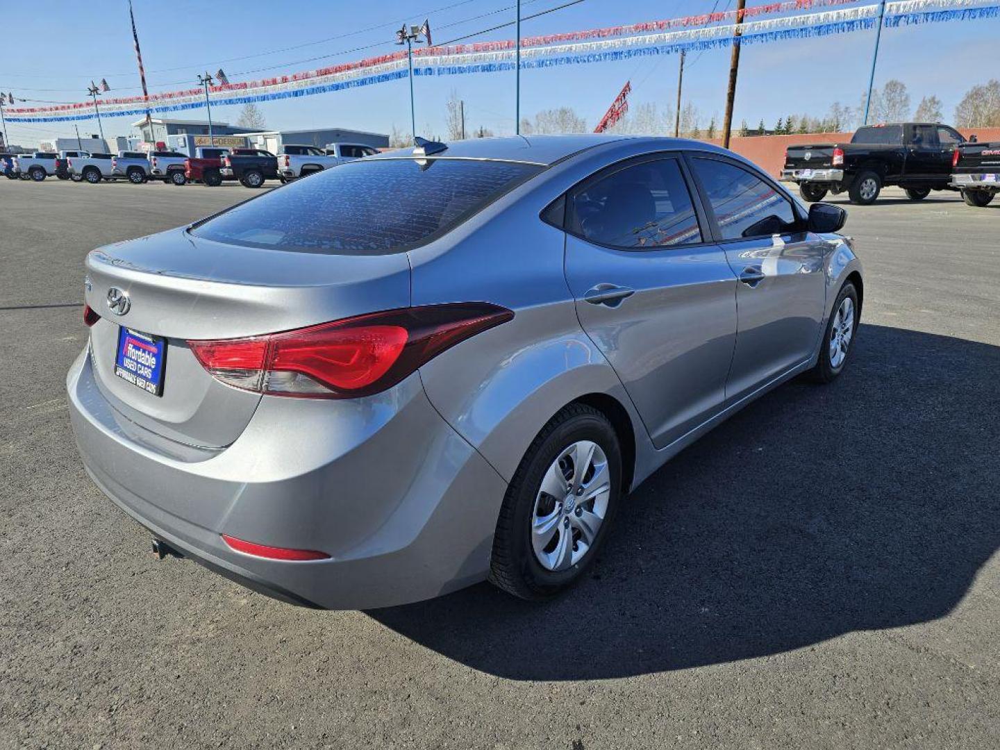 2016 SILVER HYUNDAI ELANTRA SE (5NPDH4AEXGH) with an 1.8L engine, Automatic transmission, located at 2525 S. Cushman, Fairbanks, AK, 99701, (907) 452-5707, 64.824036, -147.712311 - Photo#3