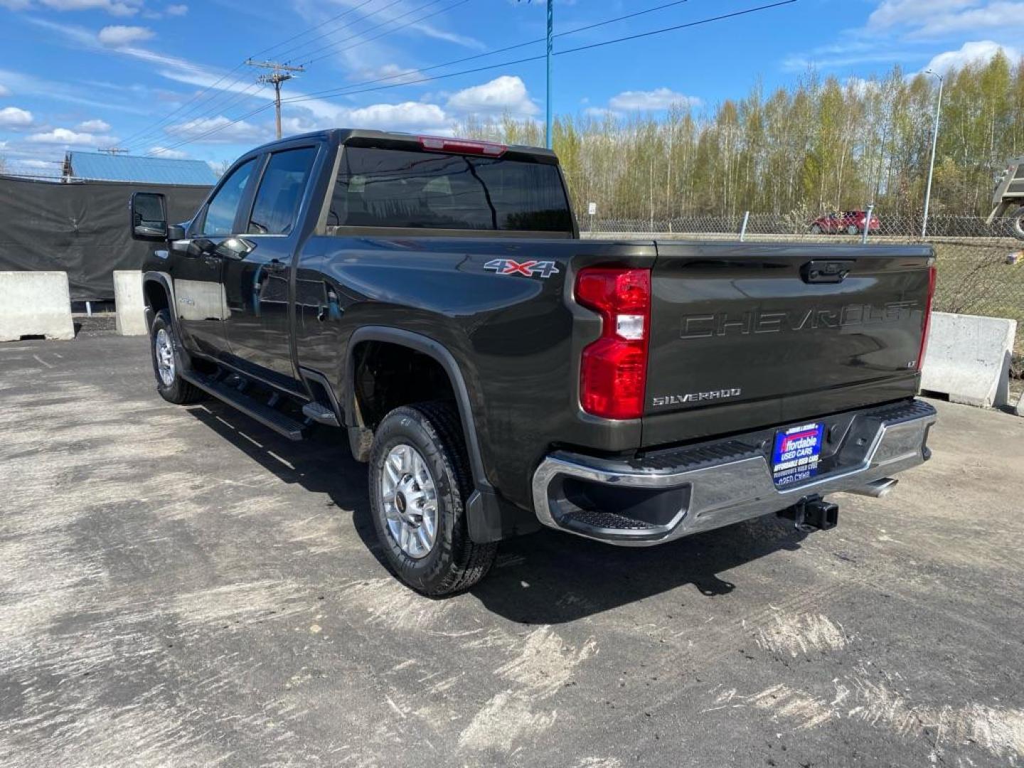 2023 GREEN CHEVROLET SILVERADO 2500 HEAVY DUTY LT (2GC4YNE70P1) with an 6.6L engine, Automatic transmission, located at 2525 S. Cushman, Fairbanks, AK, 99701, (907) 452-5707, 64.824036, -147.712311 - Photo#3