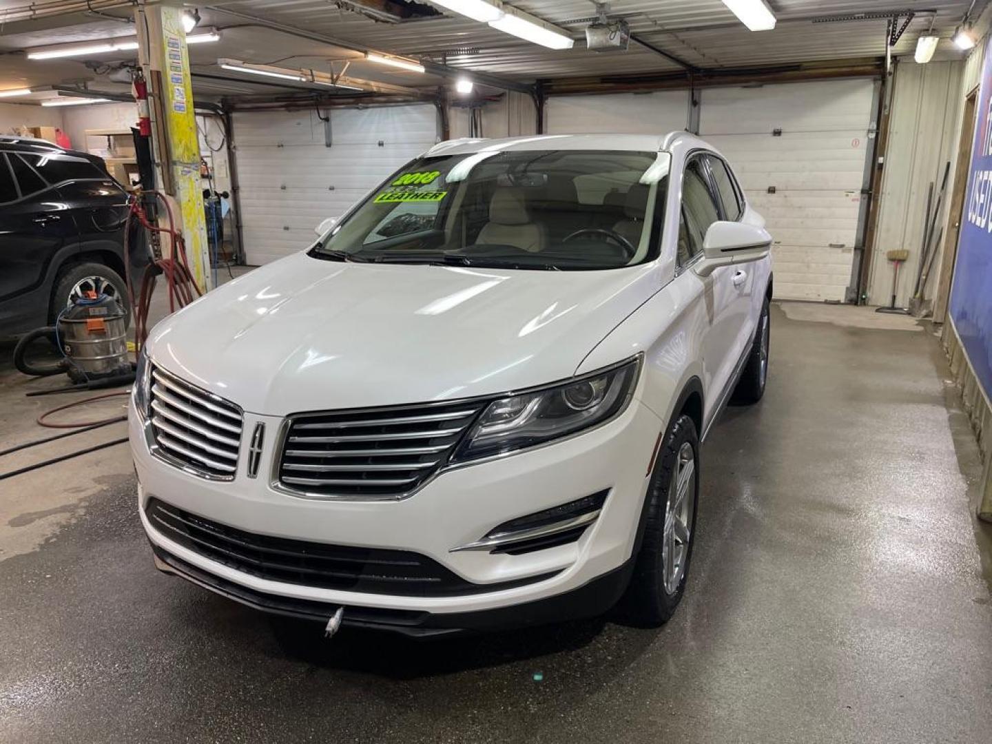 2018 WHITE LINCOLN MKC SELECT (5LMCJ2C99JU) with an 2.0L engine, Automatic transmission, located at 2525 S. Cushman, Fairbanks, AK, 99701, (907) 452-5707, 64.824036, -147.712311 - Photo#1