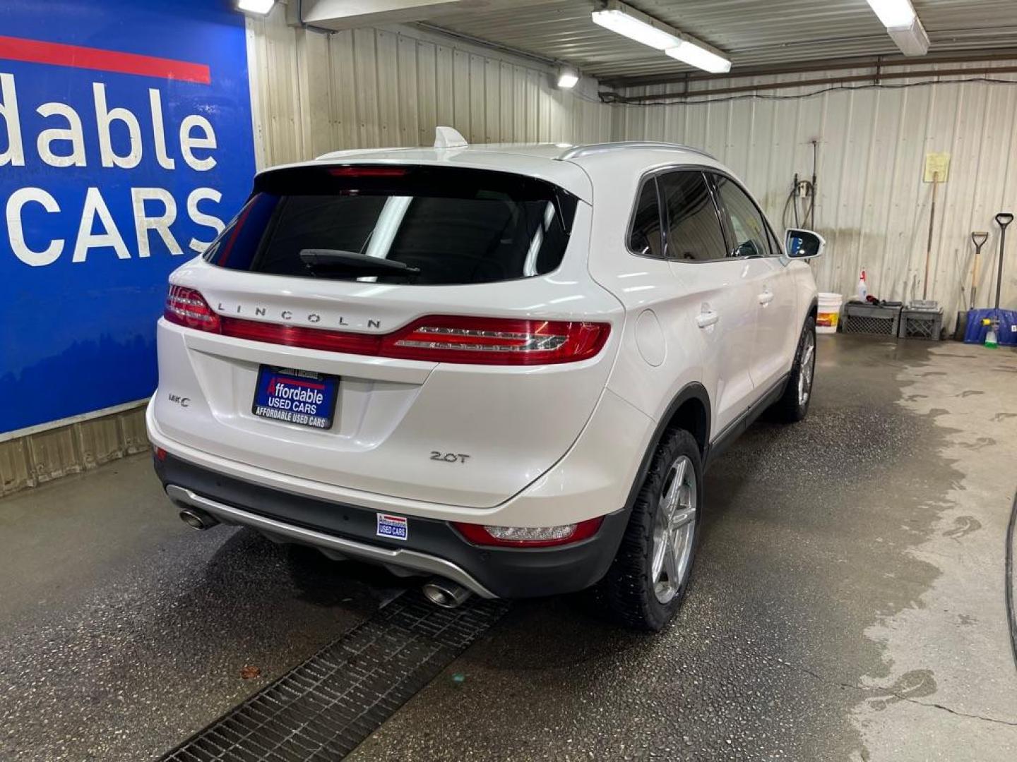 2018 WHITE LINCOLN MKC SELECT (5LMCJ2C99JU) with an 2.0L engine, Automatic transmission, located at 2525 S. Cushman, Fairbanks, AK, 99701, (907) 452-5707, 64.824036, -147.712311 - Photo#2