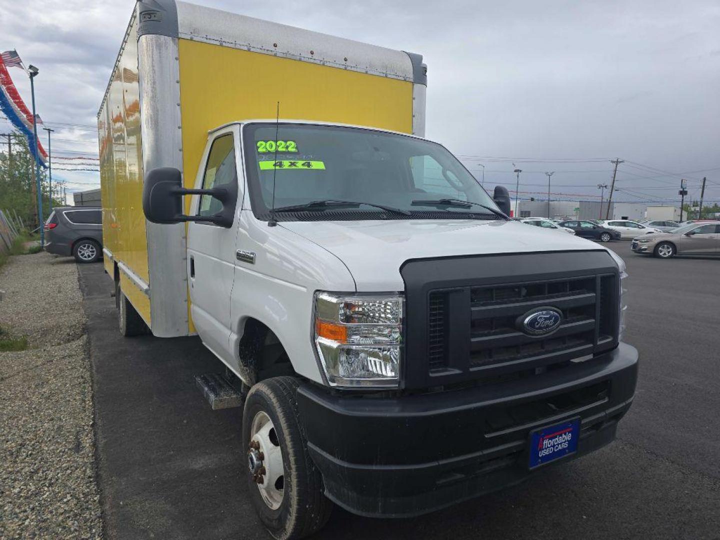 2022 YELLOW FORD ECONOLINE E350 SUPER DUTY CUTAWAY VAN (1FDWE3FK3ND) with an 7.3L engine, Automatic transmission, located at 2525 S. Cushman, Fairbanks, AK, 99701, (907) 452-5707, 64.824036, -147.712311 - Photo#8