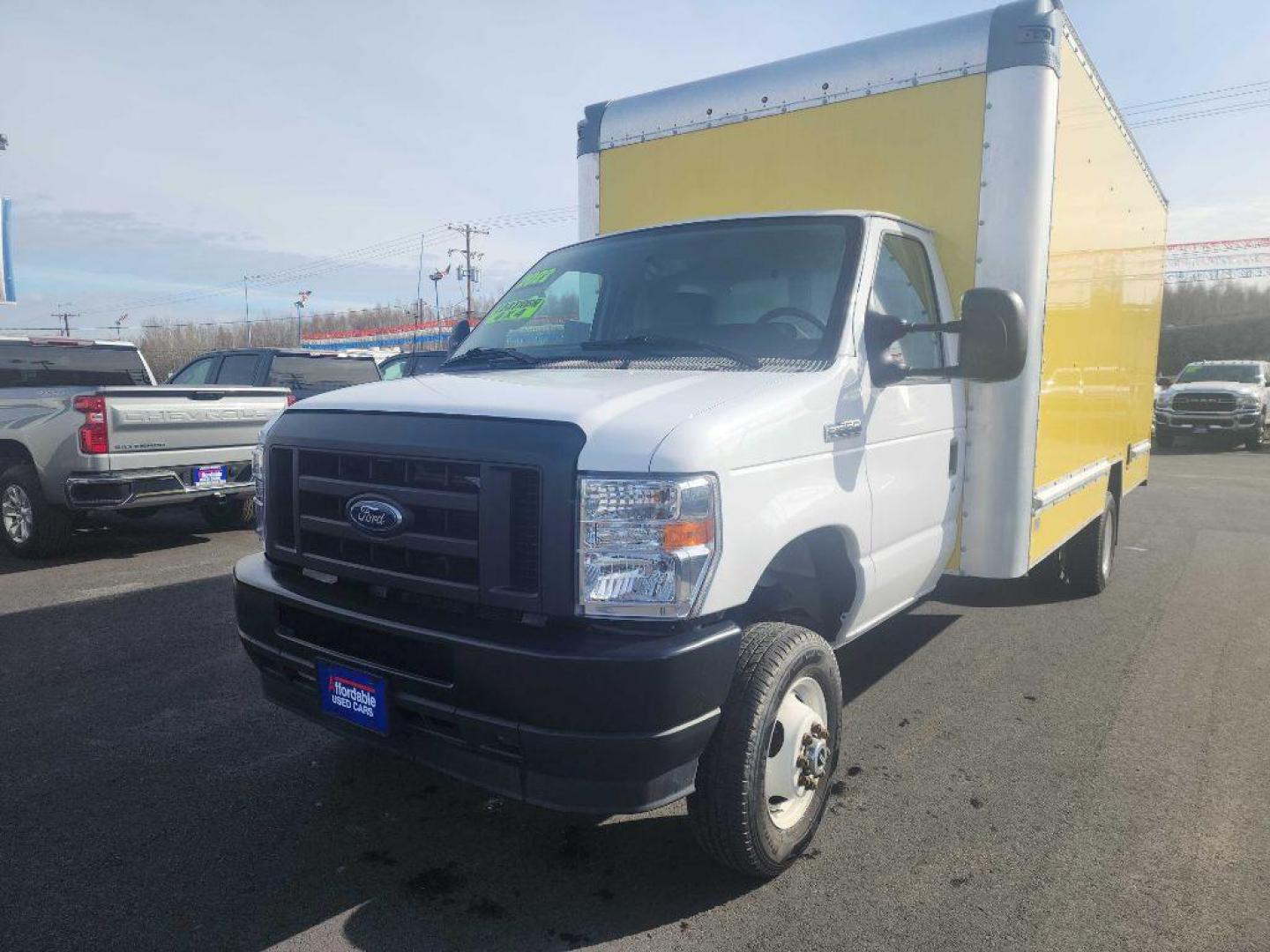 2022 YELLOW FORD ECONOLINE BOX E350 SUPER DUTY CUTAWAY VAN (1FDWE3FK3ND) with an 7.3L engine, Automatic transmission, located at 2525 S. Cushman, Fairbanks, AK, 99701, (907) 452-5707, 64.824036, -147.712311 - Photo#5