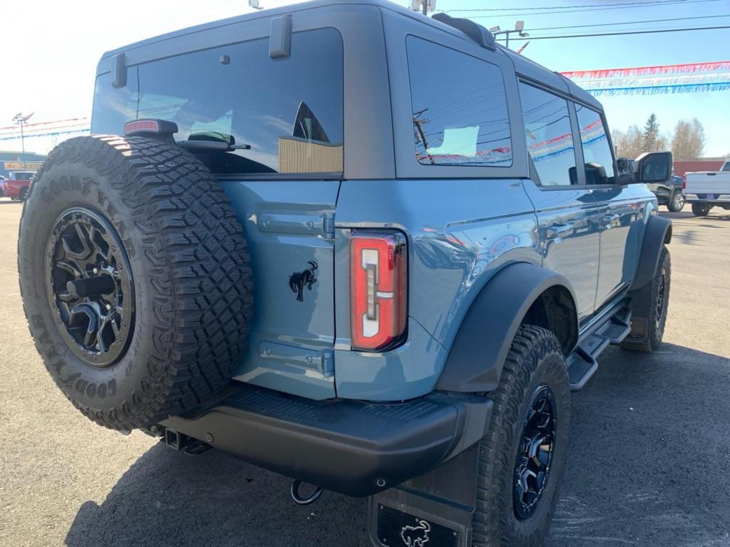 2021 BLUE FORD BRONCO FIRST EDITION (1FMEE5EP2ML) with an 2.7L engine, Automatic transmission, located at 2525 S. Cushman, Fairbanks, AK, 99701, (907) 452-5707, 64.824036, -147.712311 - Photo#3