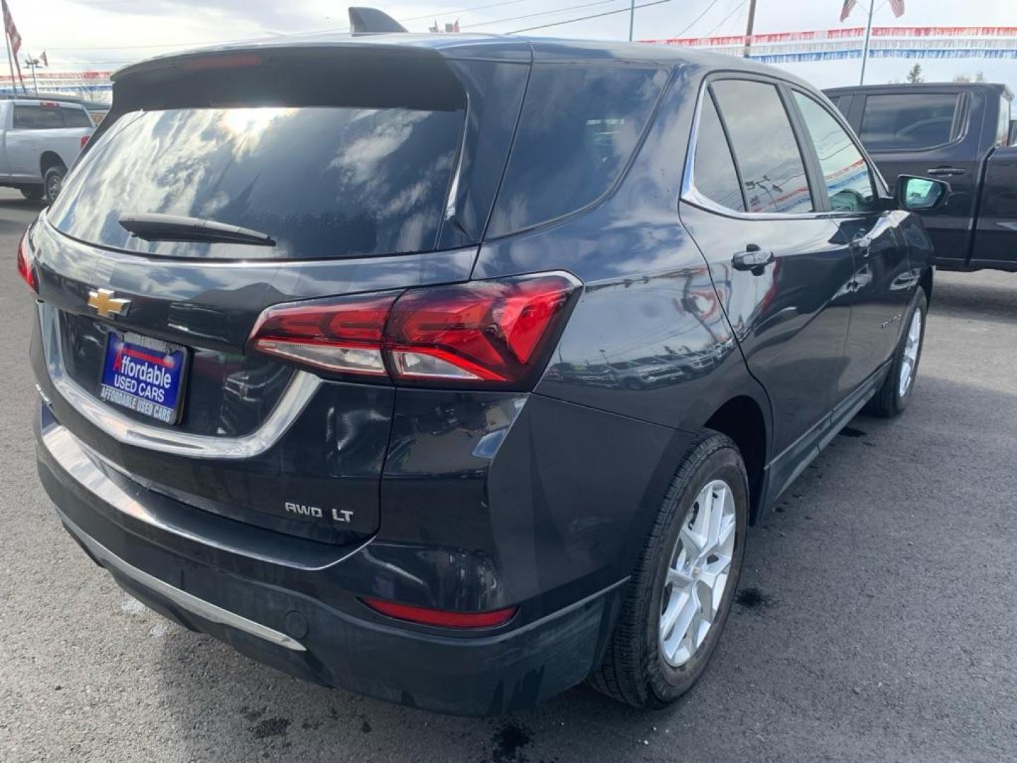 2022 GRAY CHEVROLET EQUINOX LT (2GNAXUEV9N6) with an 1.5L engine, Automatic transmission, located at 2525 S. Cushman, Fairbanks, AK, 99701, (907) 452-5707, 64.824036, -147.712311 - Photo#3