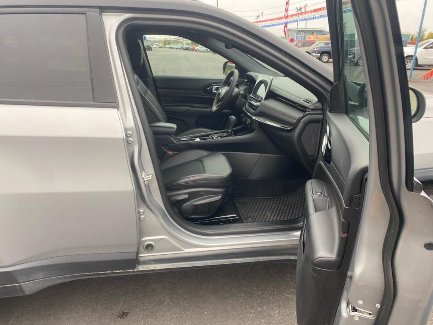 2023 SILVER JEEP COMPASS TRAILHAWK (3C4NJDDNXPT) with an 2.0L engine, Automatic transmission, located at 2525 S. Cushman, Fairbanks, AK, 99701, (907) 452-5707, 64.824036, -147.712311 - Photo#4