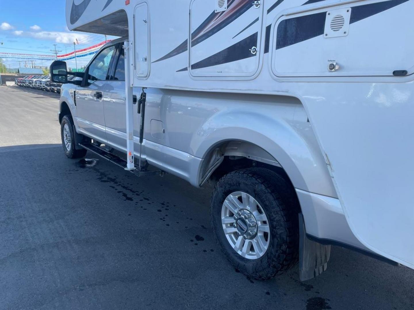 2018 SILVER FORD F350 SUPER DUTY (1FT8W3B61JE) with an 6.2L engine, Automatic transmission, located at 2525 S. Cushman, Fairbanks, AK, 99701, (907) 452-5707, 64.824036, -147.712311 - Photo#2